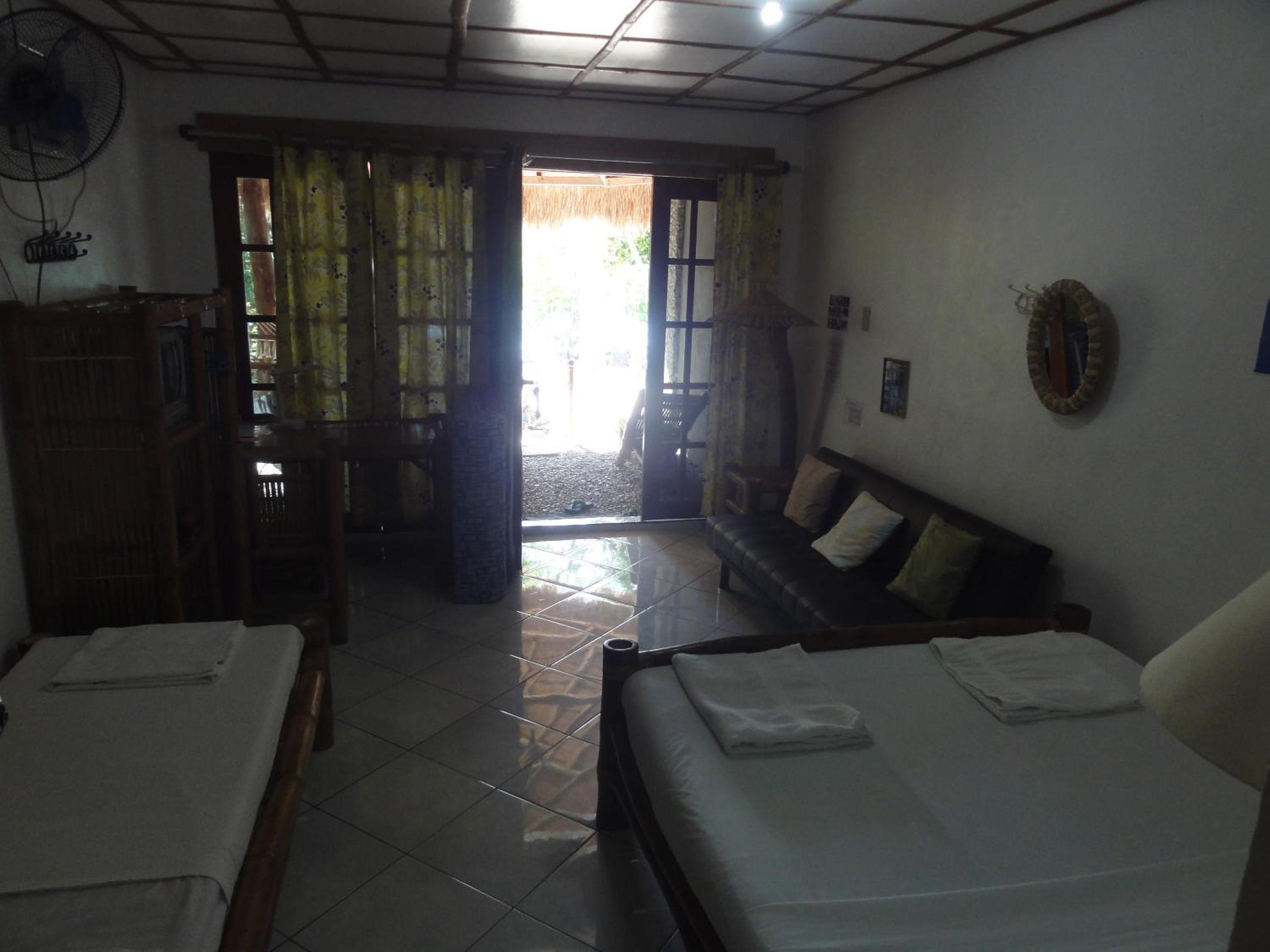 Family Room with Sea View - Photo 2