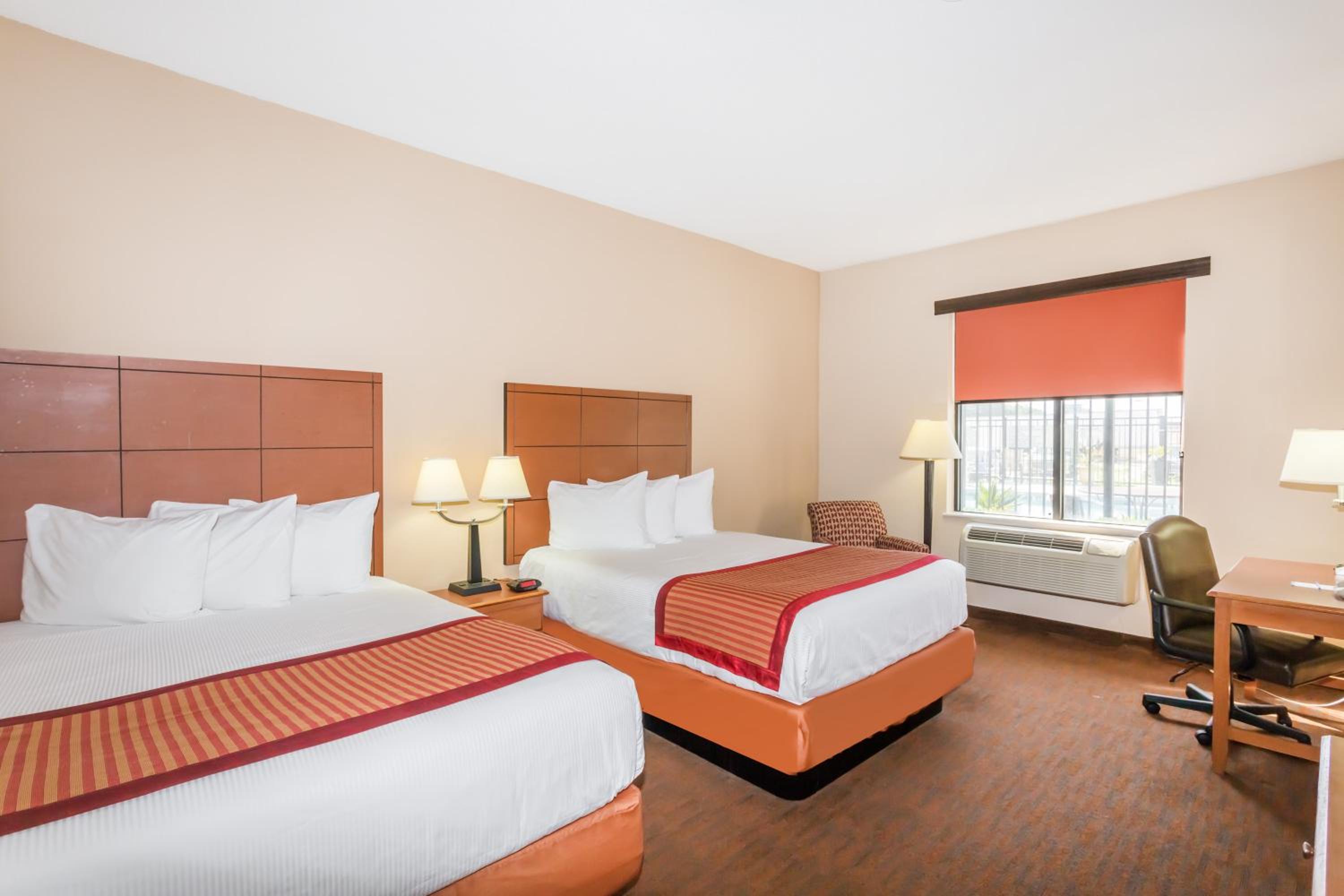 Queen Room with Two Queen Beds - Non-Smoking - Photo 1