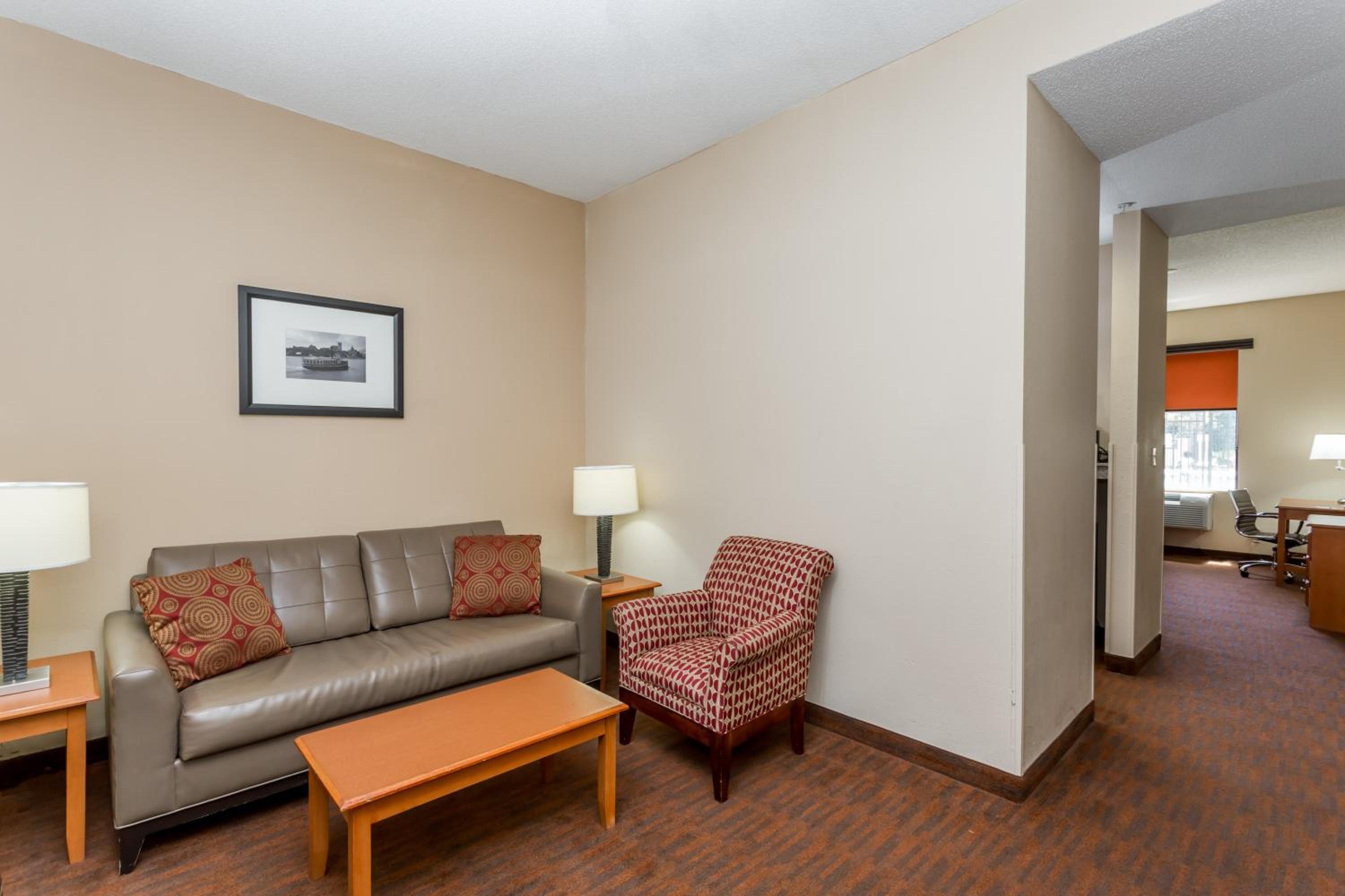 Family and Friends Suite with Two Double Beds and Two Single Beds - Non-Smoking - Photo 1