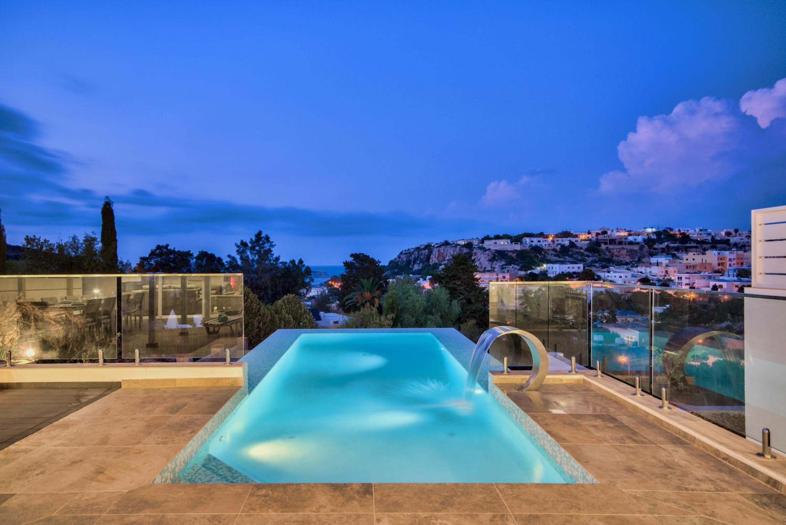Villa com Piscina Privada