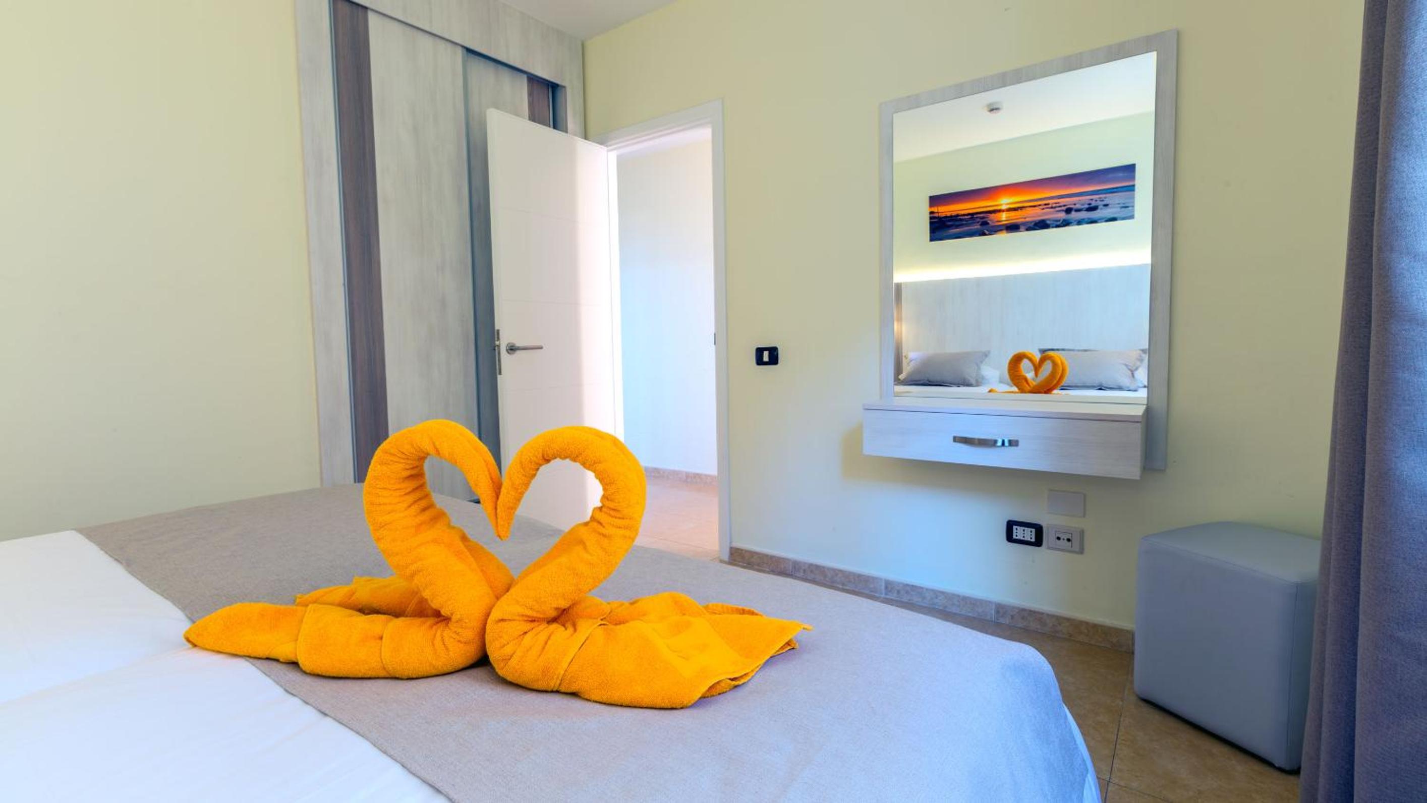 Apartment with Sea View (2 Adults)