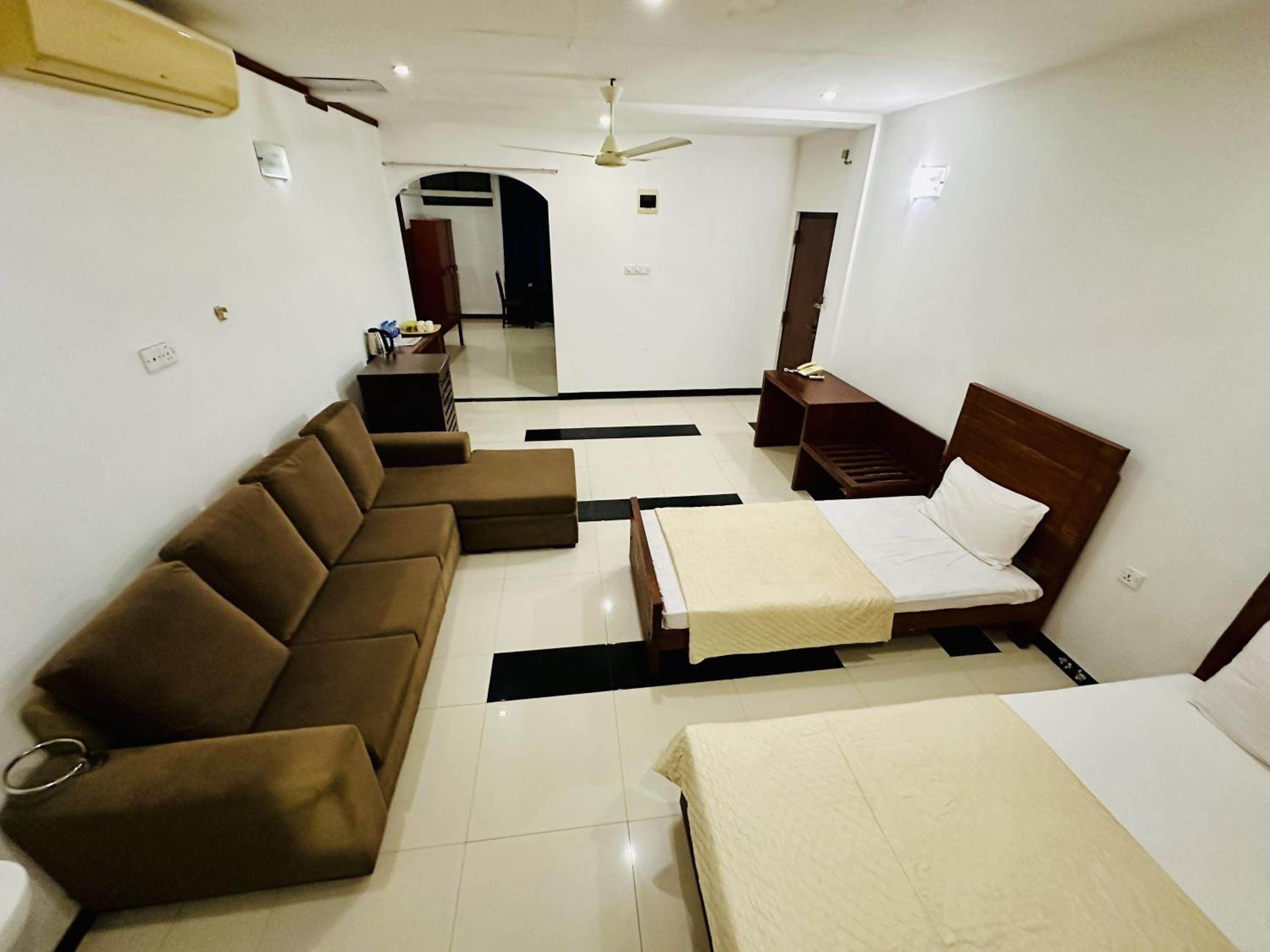 Deluxe Family Suite