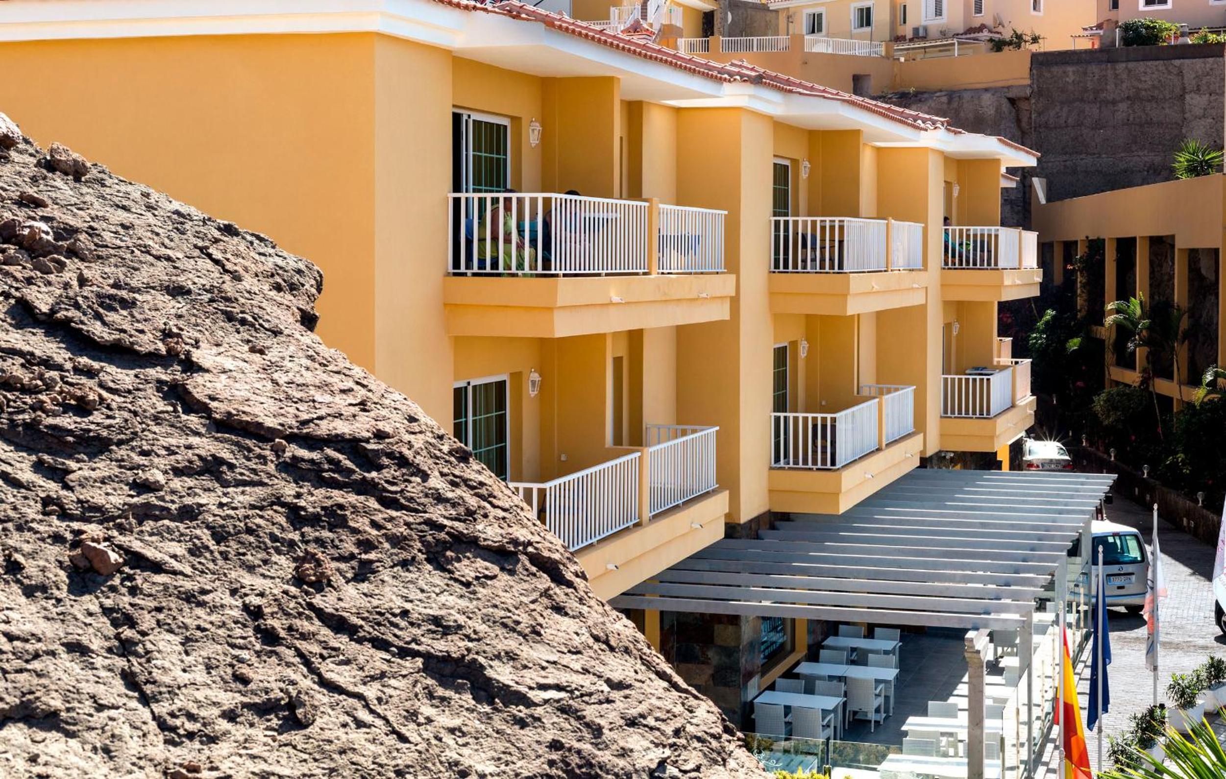 One-Bedroom Apartment with Balcony