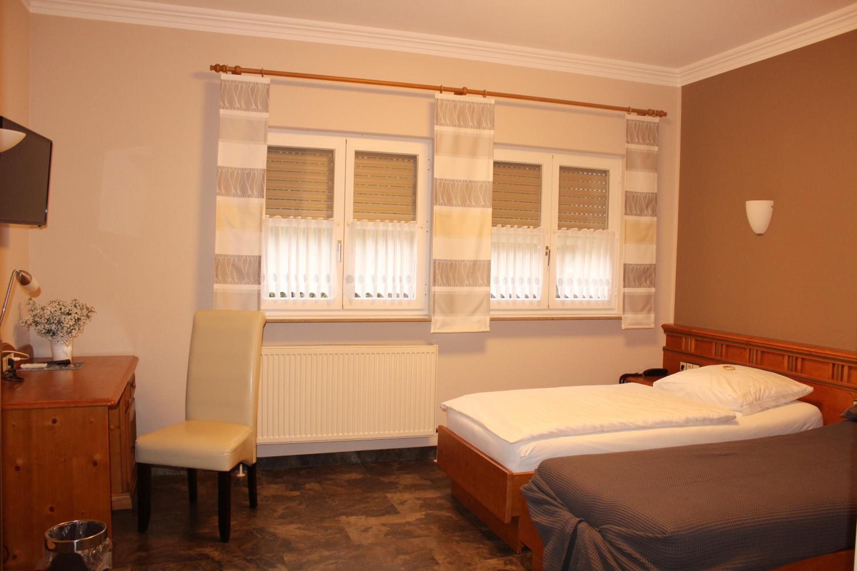 Double or Twin Room - Photo 6
