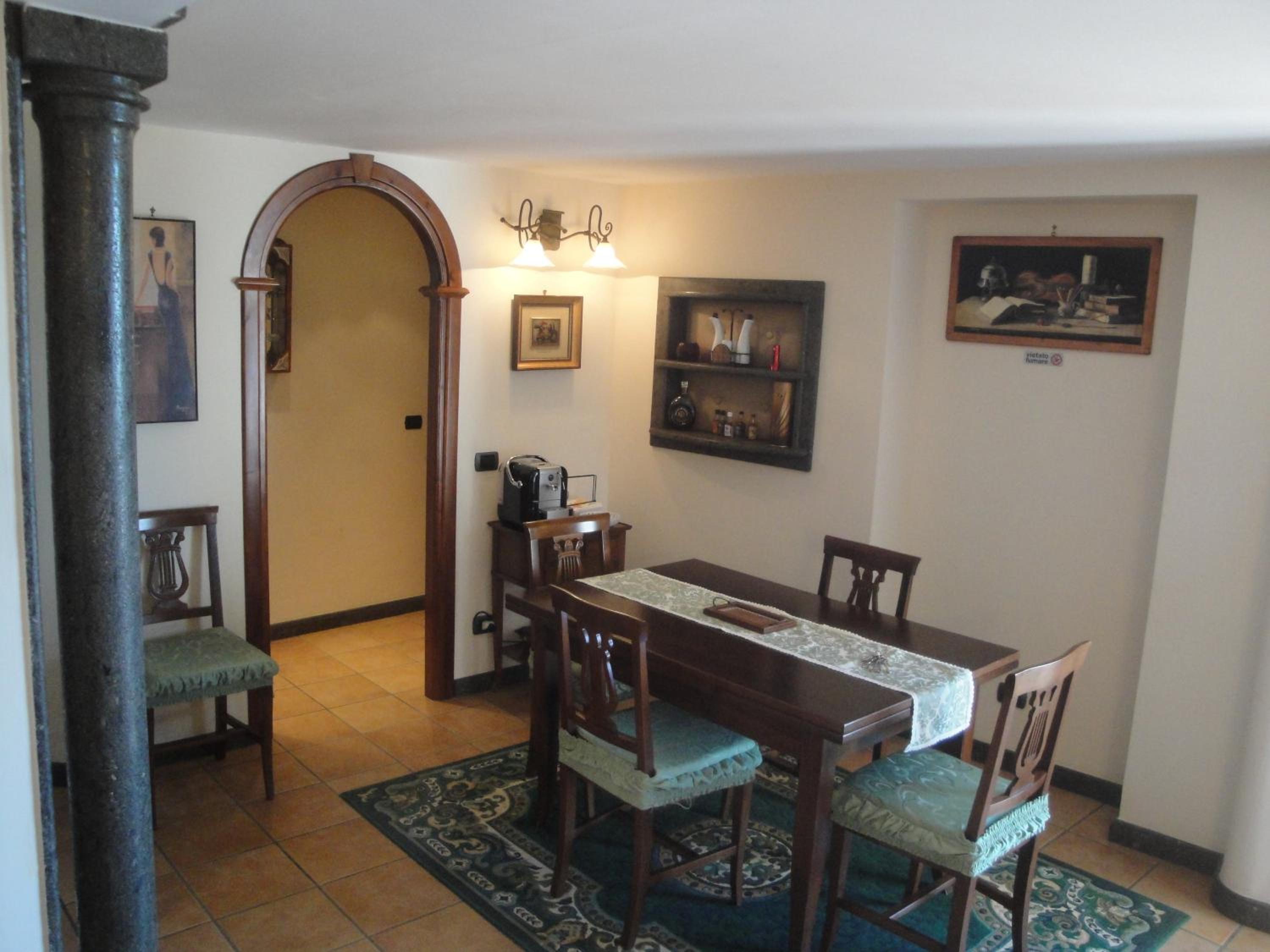 Apartment with Terrace - Photo 13