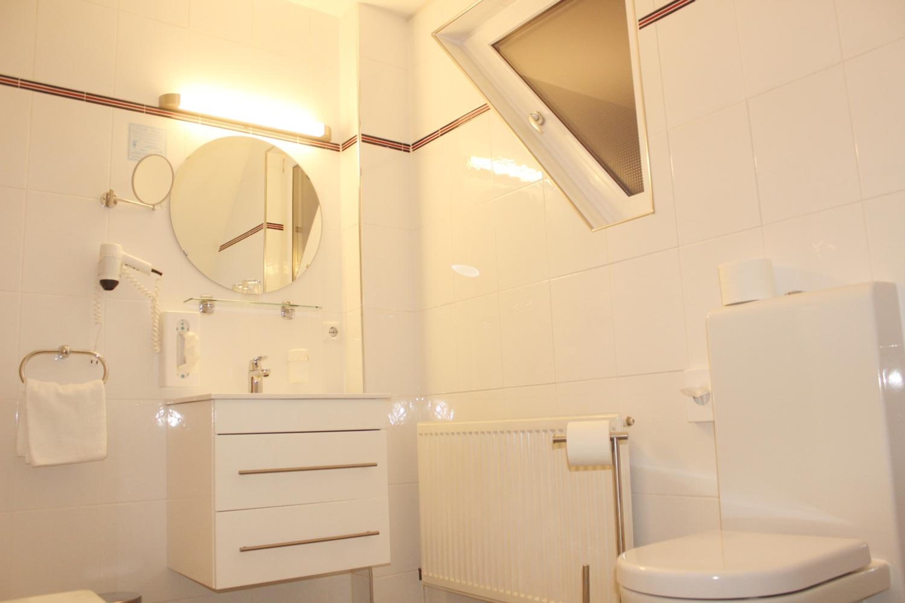 Double or Twin Room - Photo 3