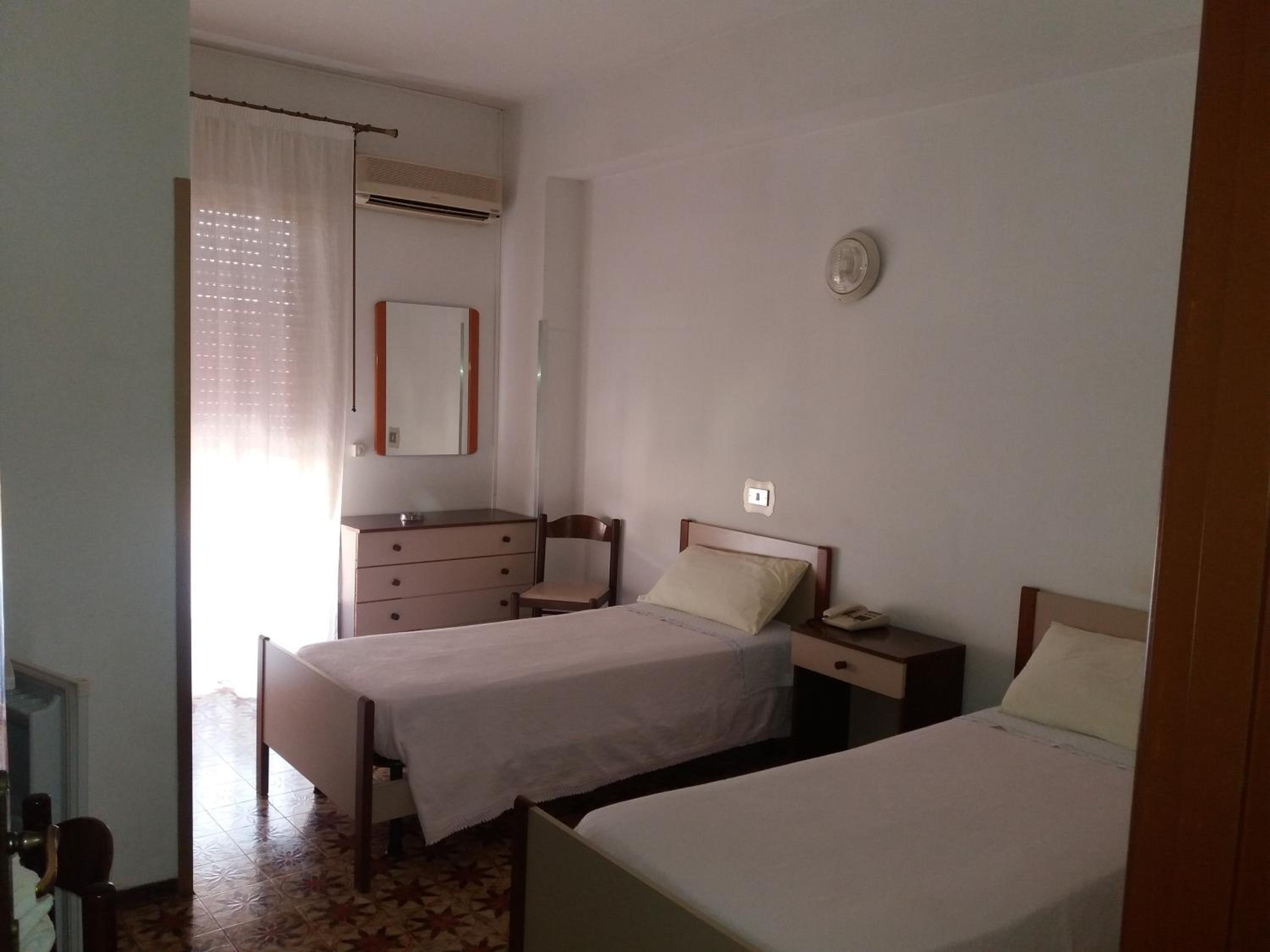Twin Room with Balcony - Photo 6