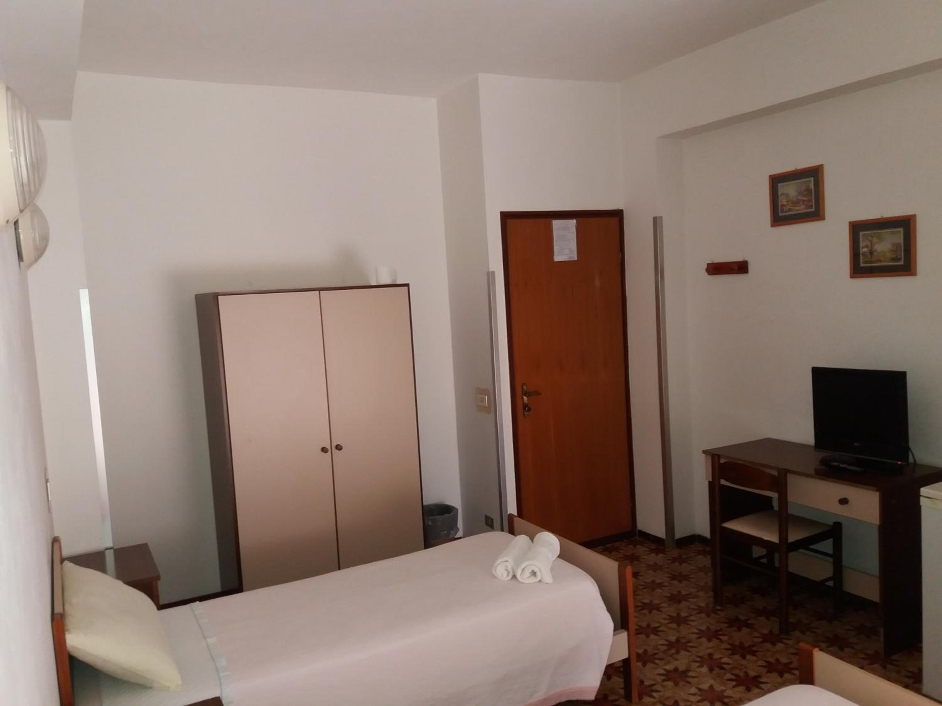 Twin Room with Balcony - Photo 1
