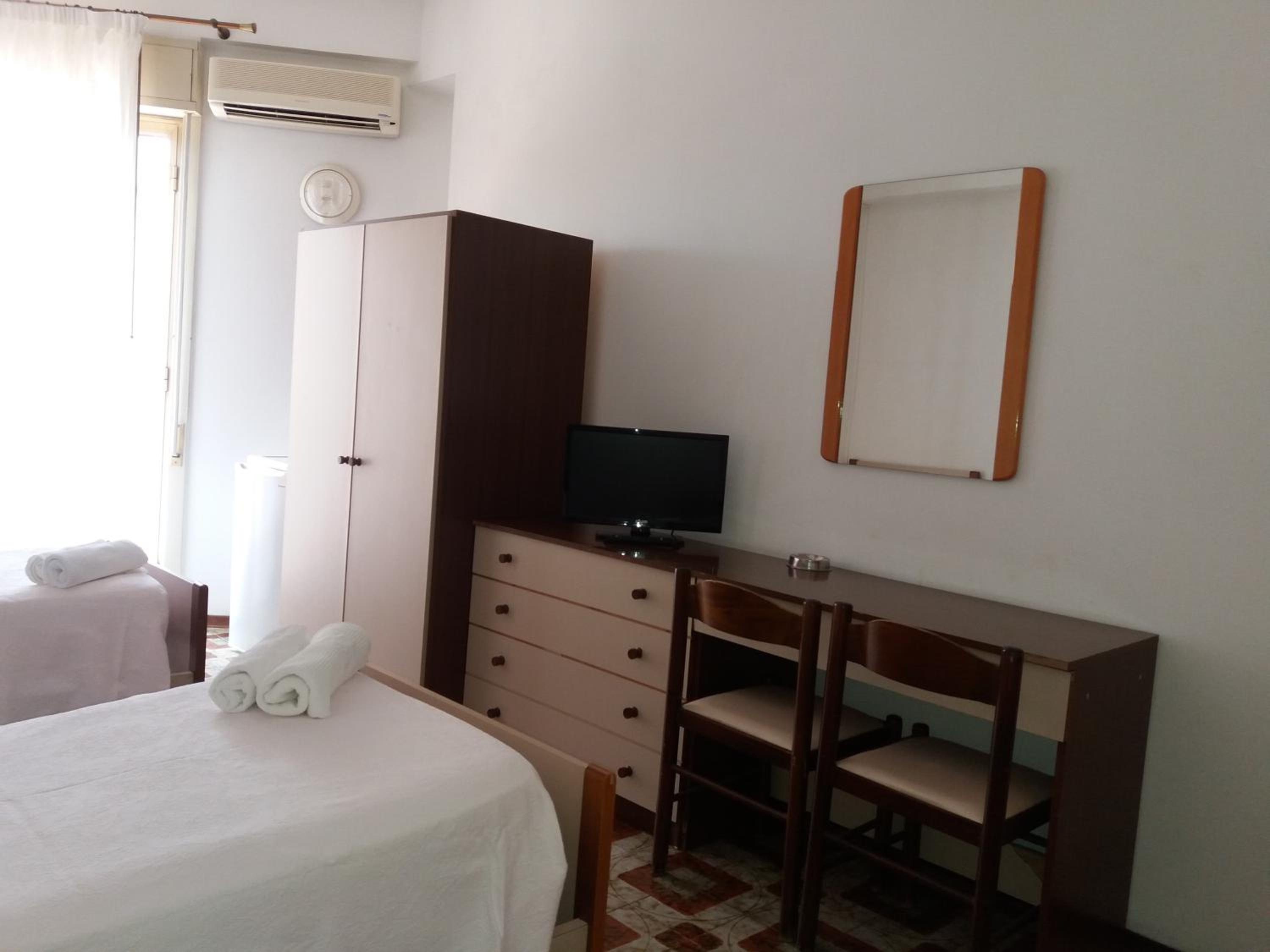 Standard Double or Twin Room with Balcony - Photo 2