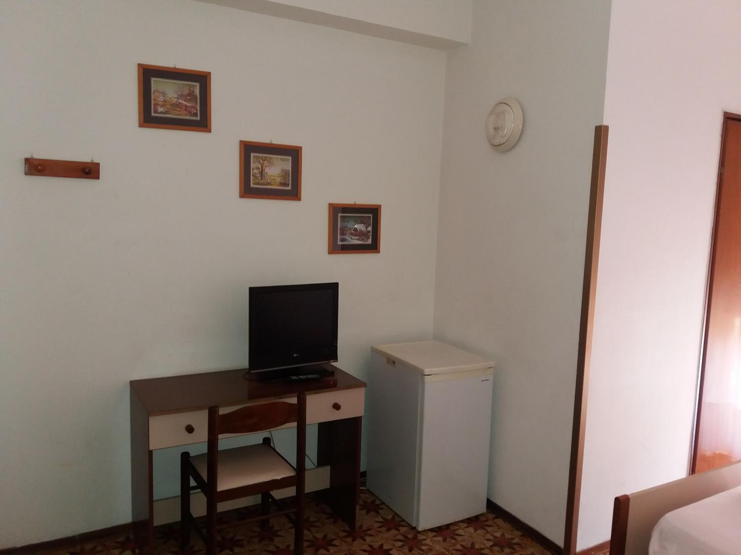 Twin Room with Balcony - Photo 5