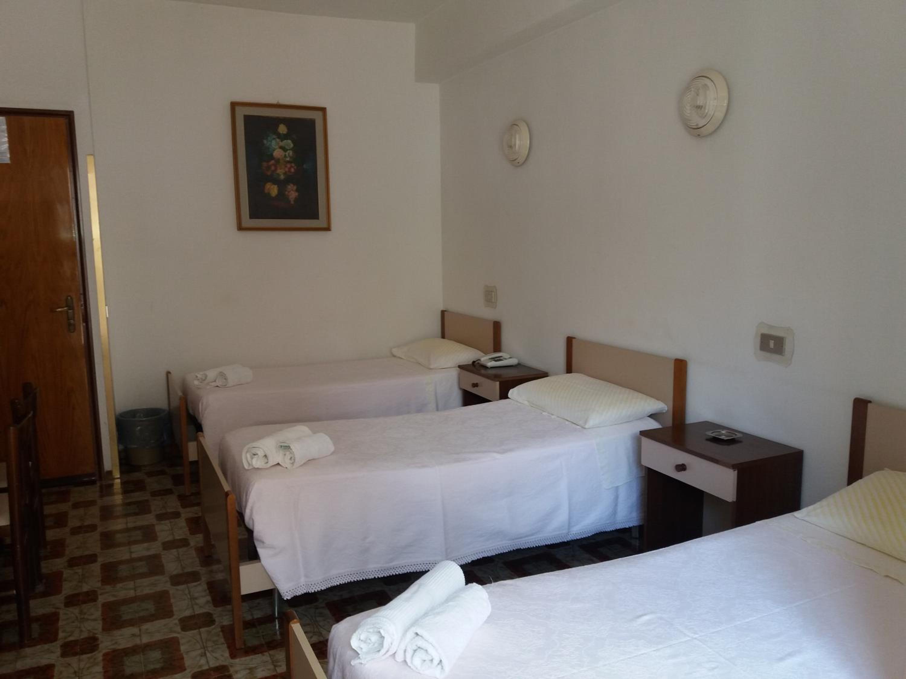 Standard Double or Twin Room with Balcony - Photo 3
