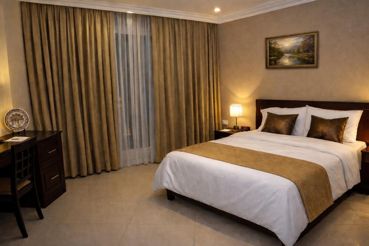 Deluxe Double Room with Balcony photo 2