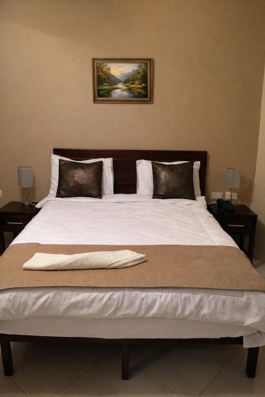 Queen Room with Balcony photo 2