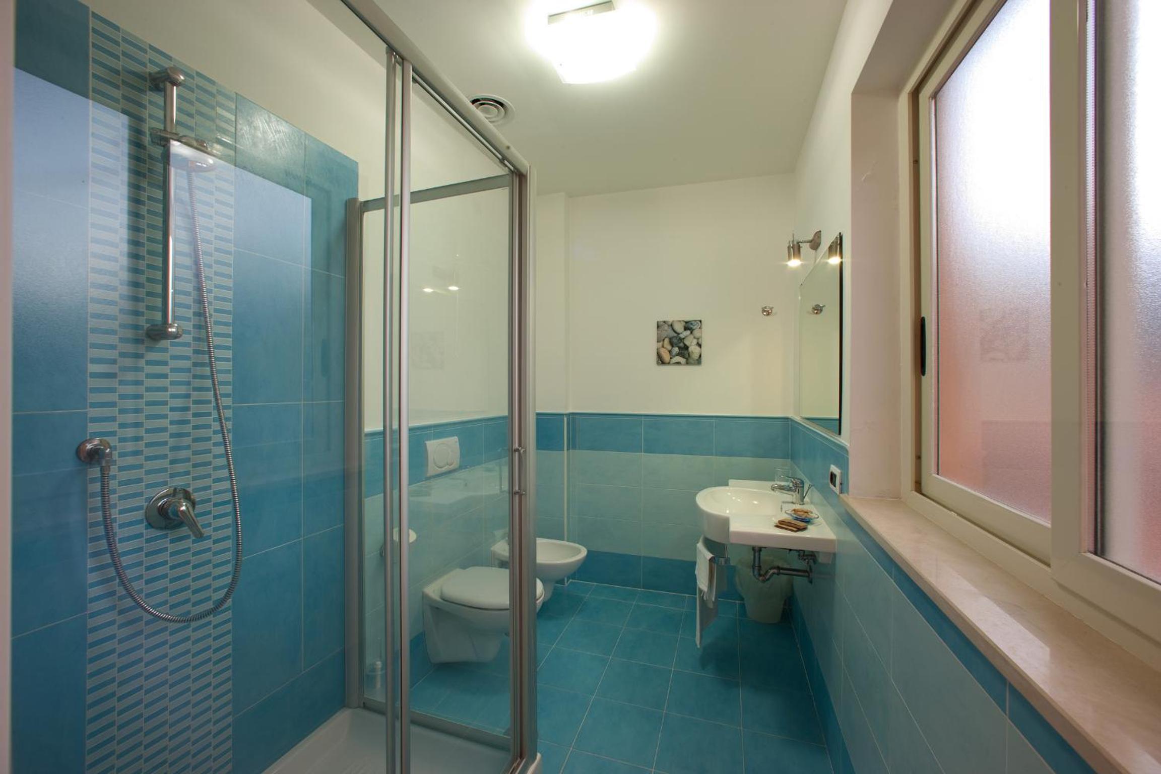 Double or Twin Room with Sea View - Photo 7