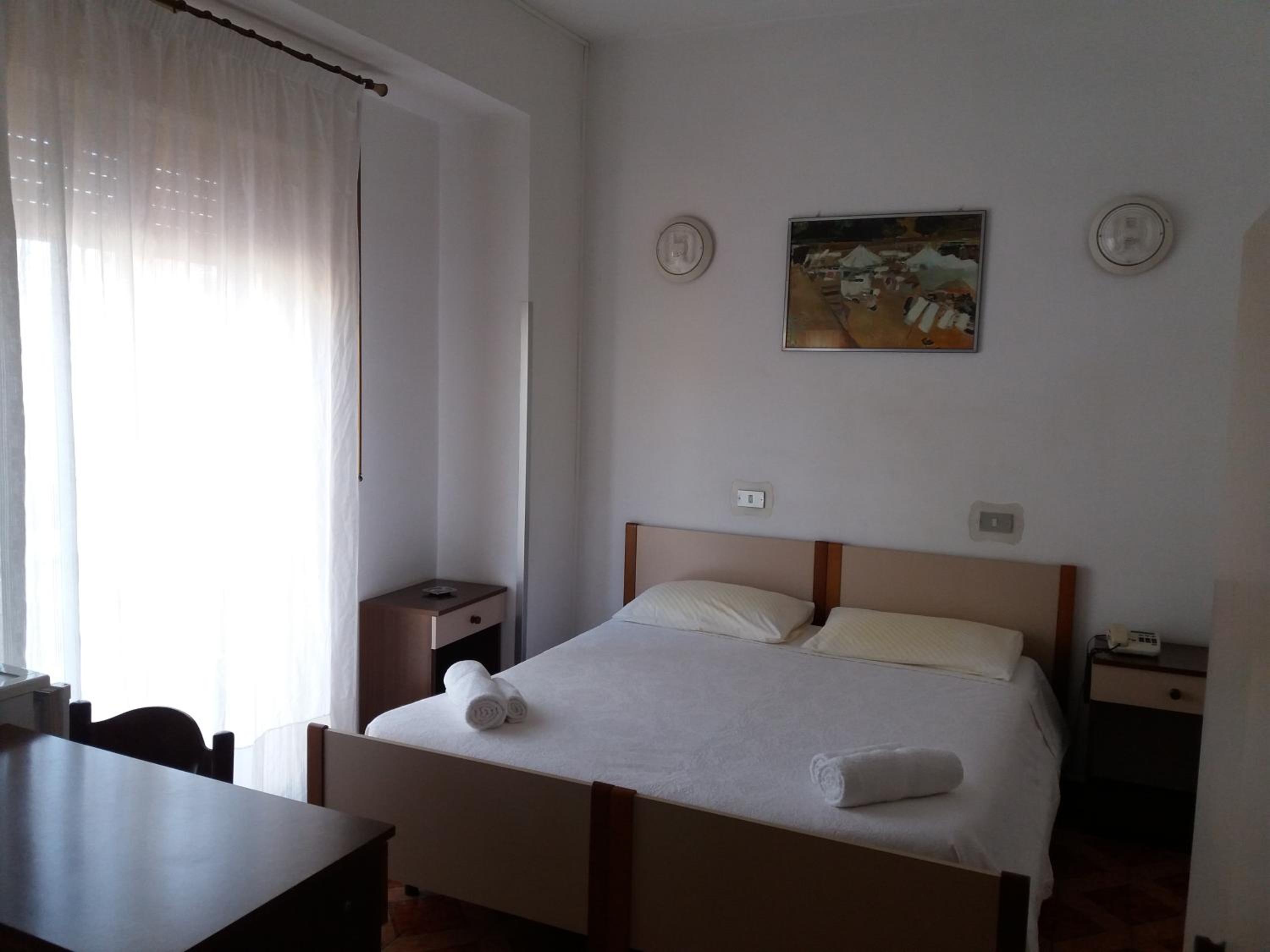 Double Room with Balcony - Photo 2