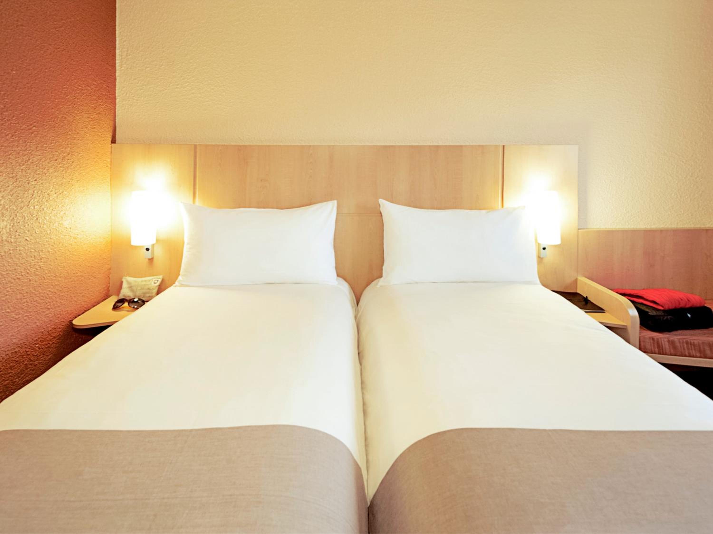 Standard Room with Two Single Beds photo 2