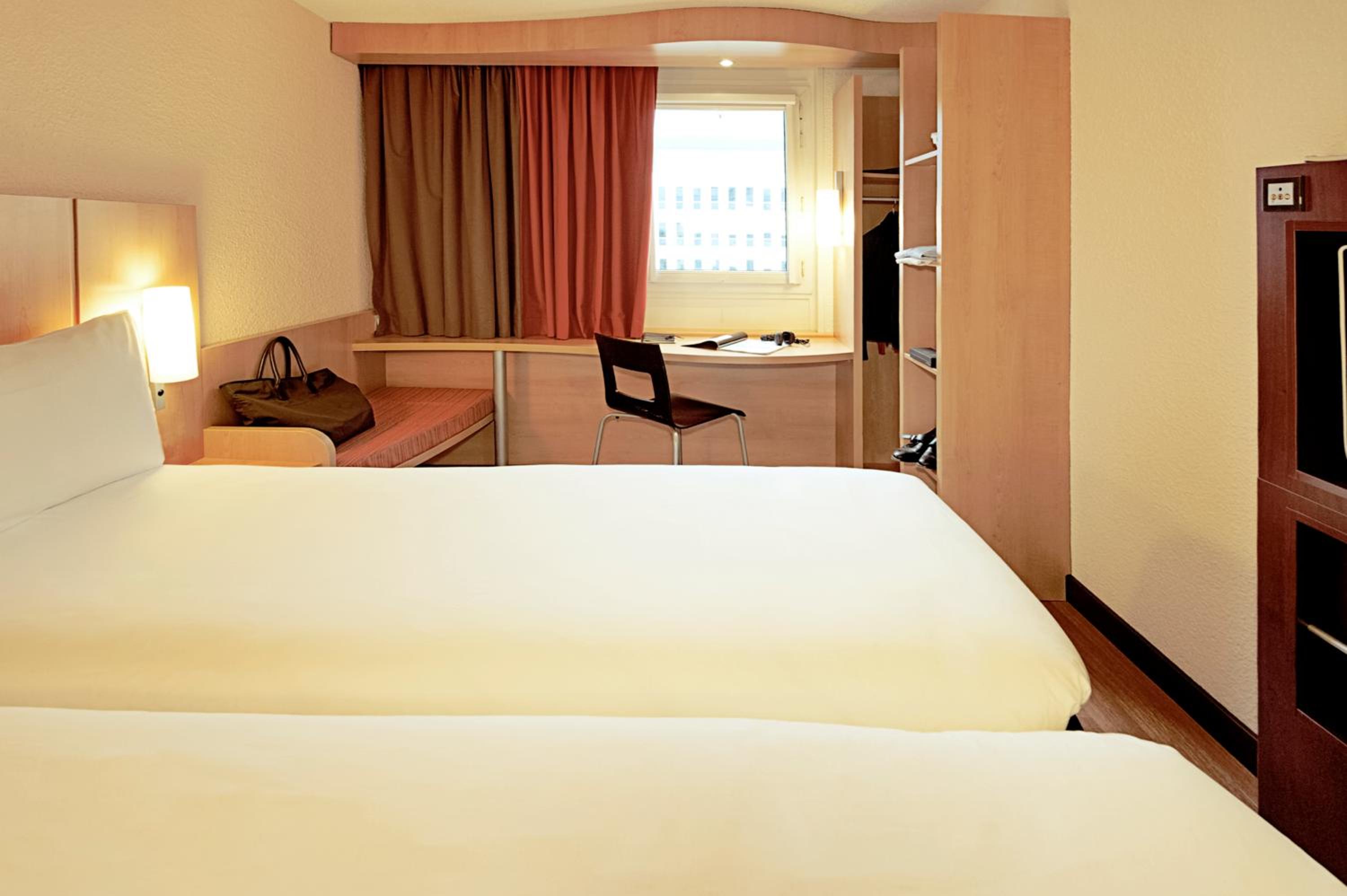 Standard Room with Two Single Beds photo 3