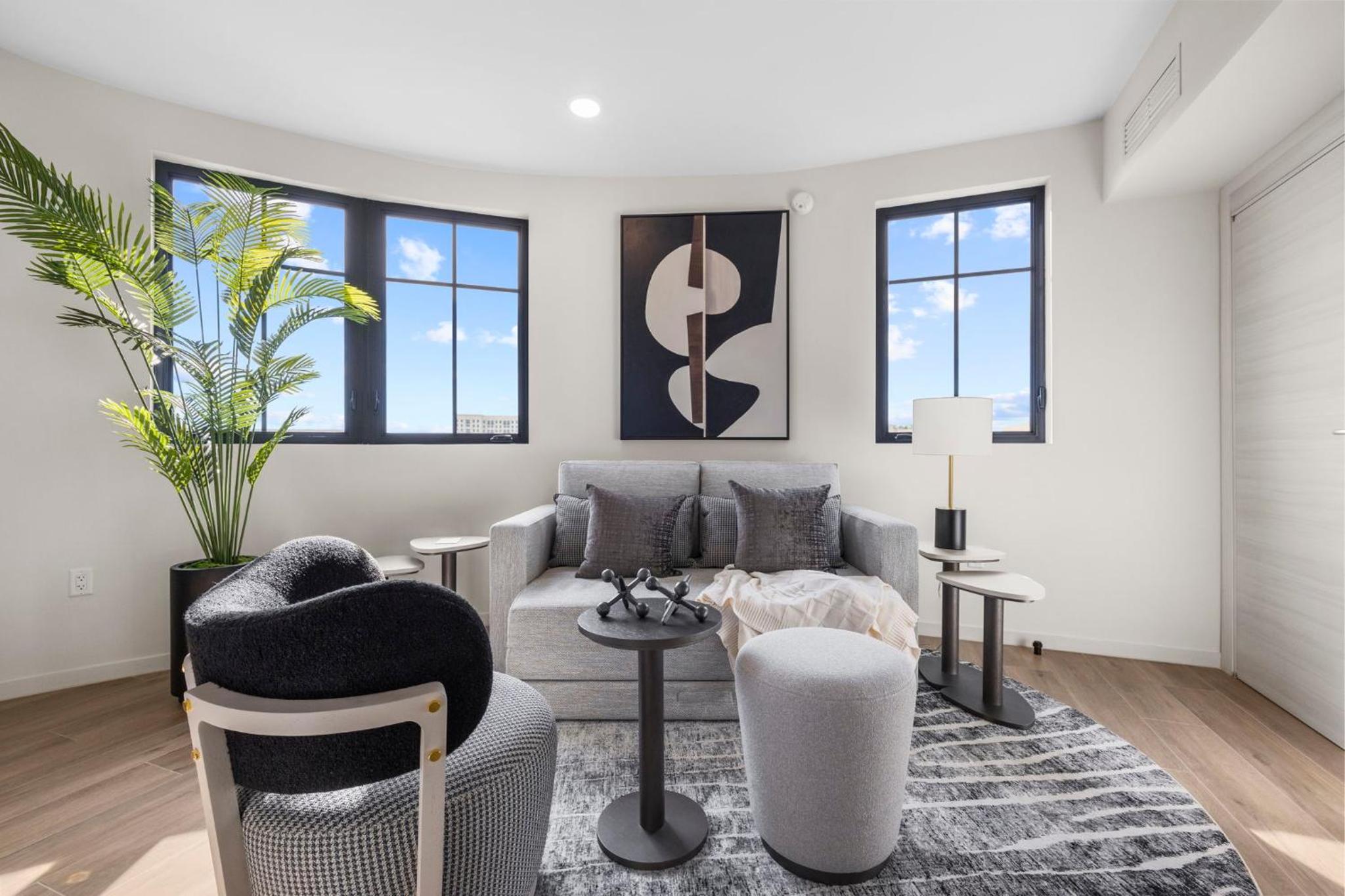 Two-Bedroom Deluxe Apartment photo 2