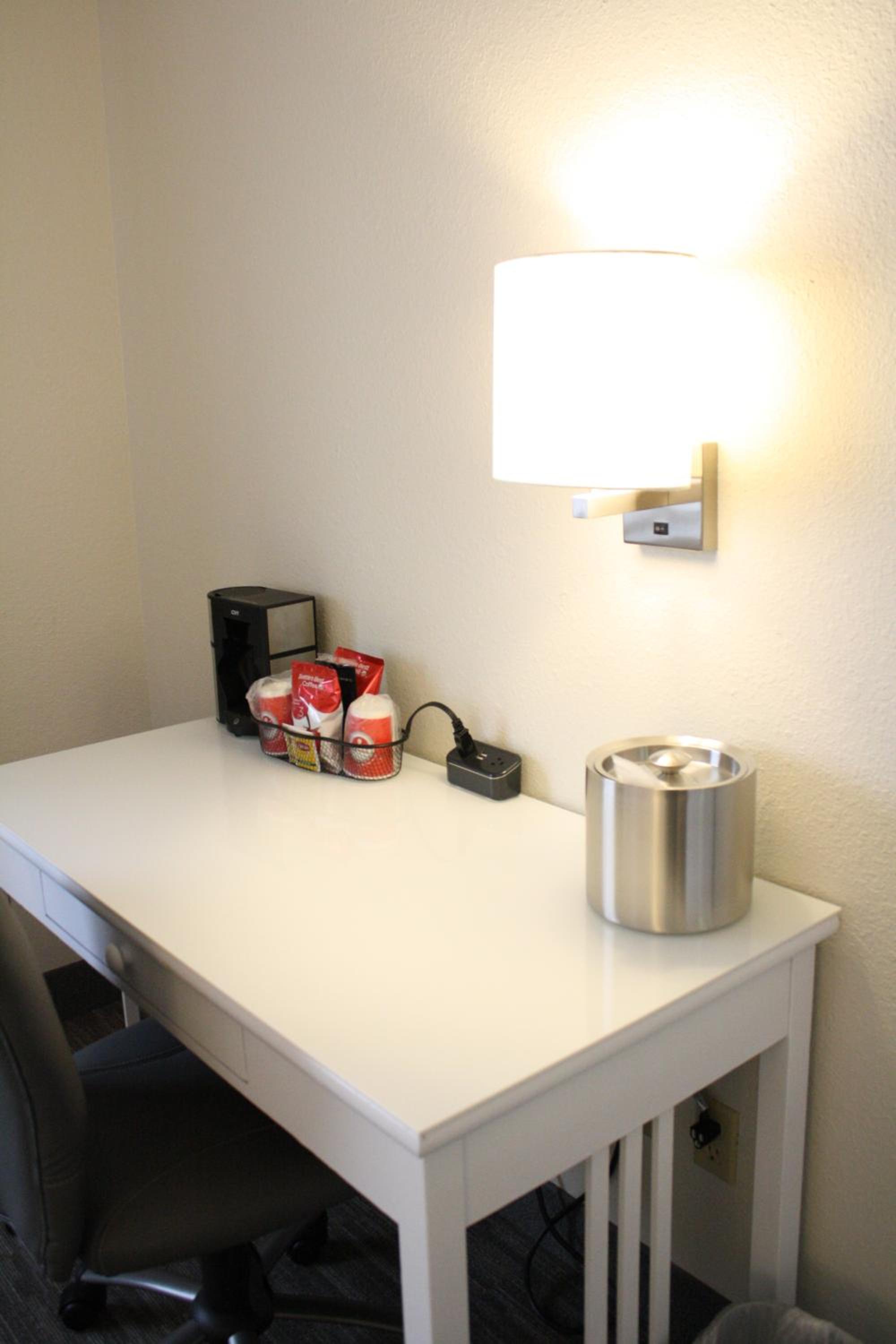 King Room - Non-Smoking photo 2