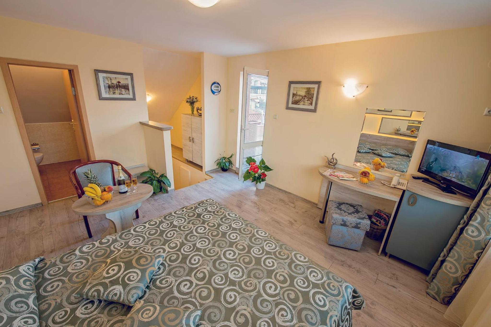 Deluxe Double Room with Balcony photo 1