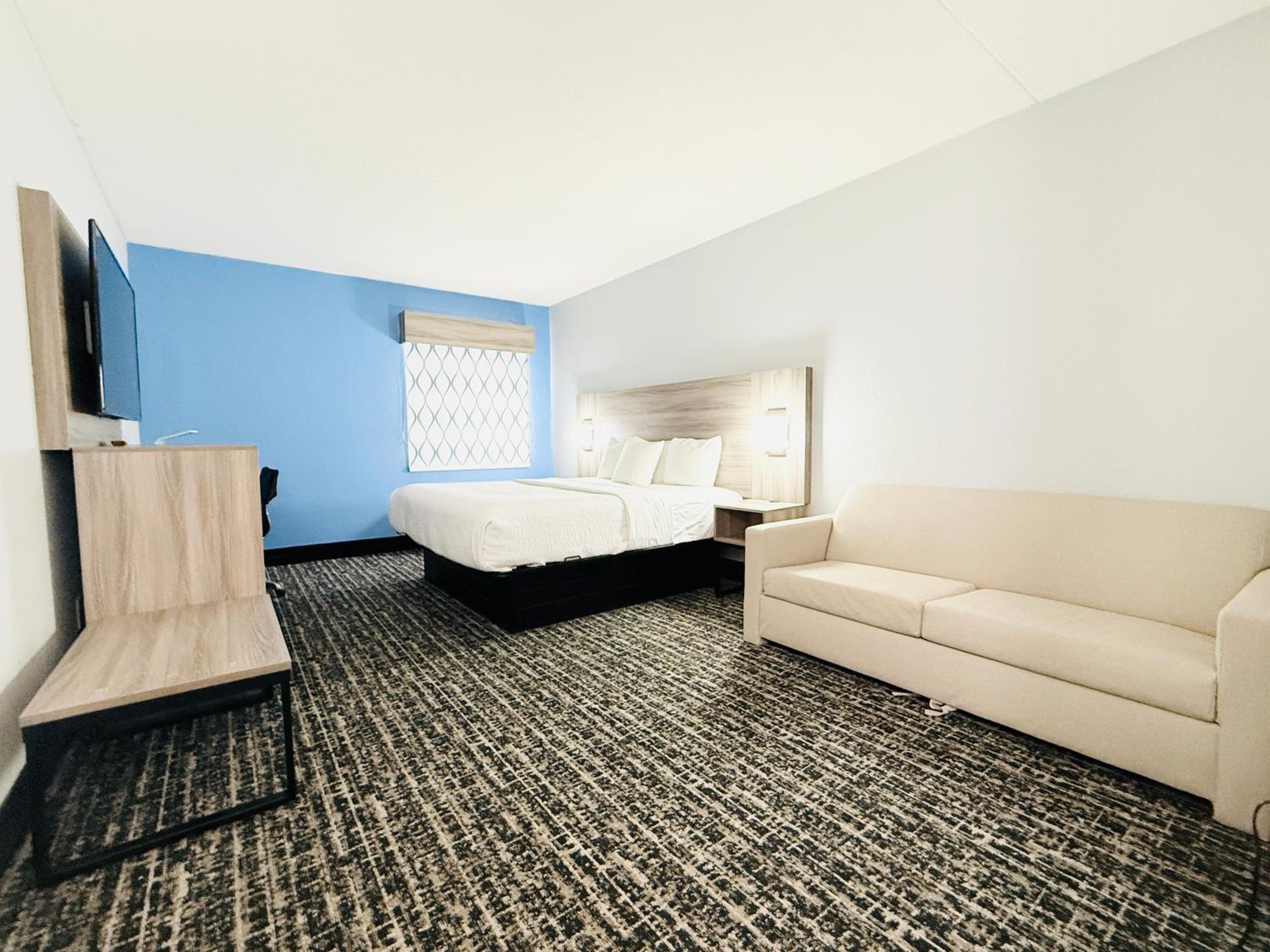 King Room with Sofa Bed - Non-Smoking - Photo 2
