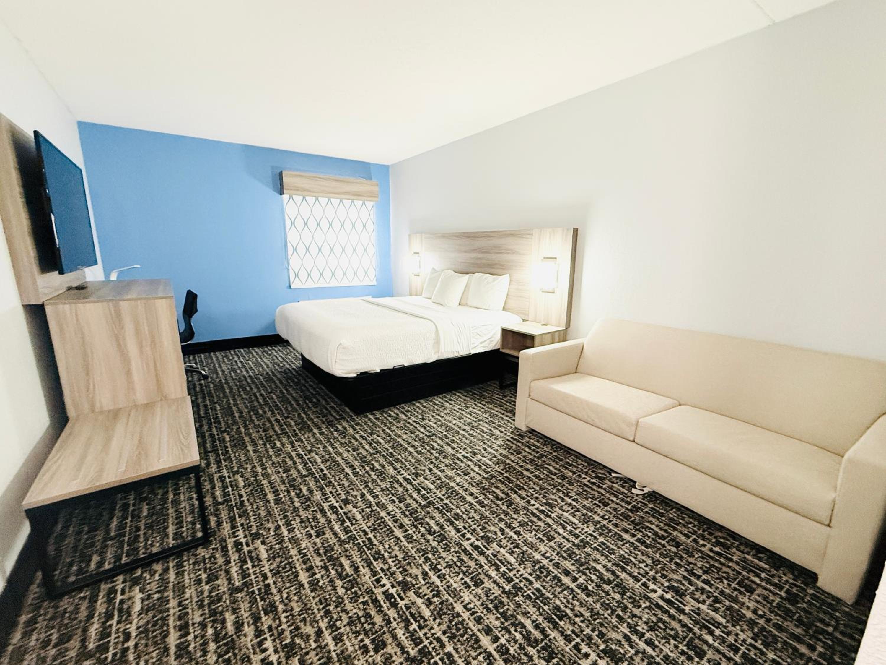 King Room with Sofa Bed - Non-Smoking - Photo 4