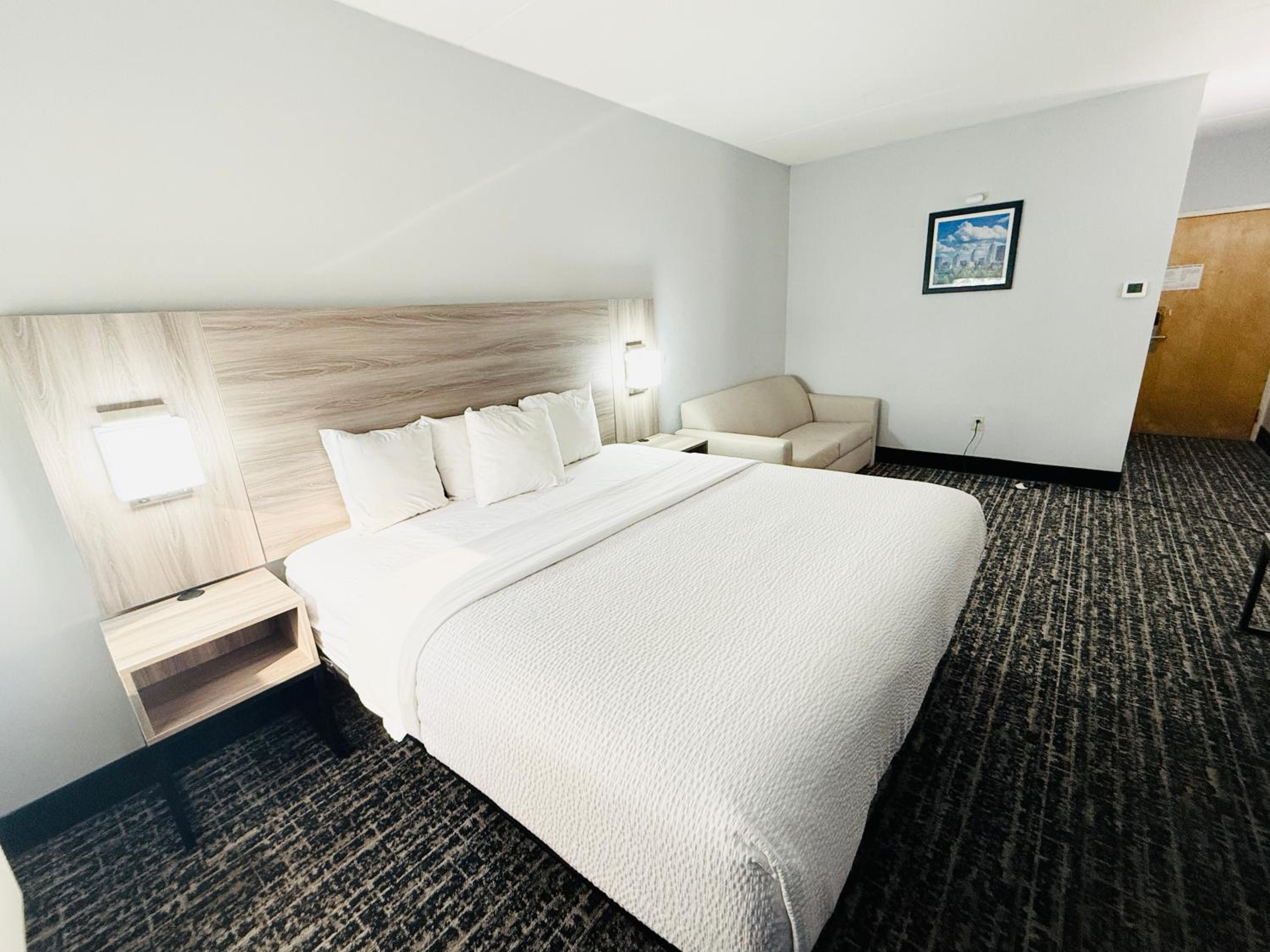King Room with Sofa Bed - Non-Smoking - Photo 6