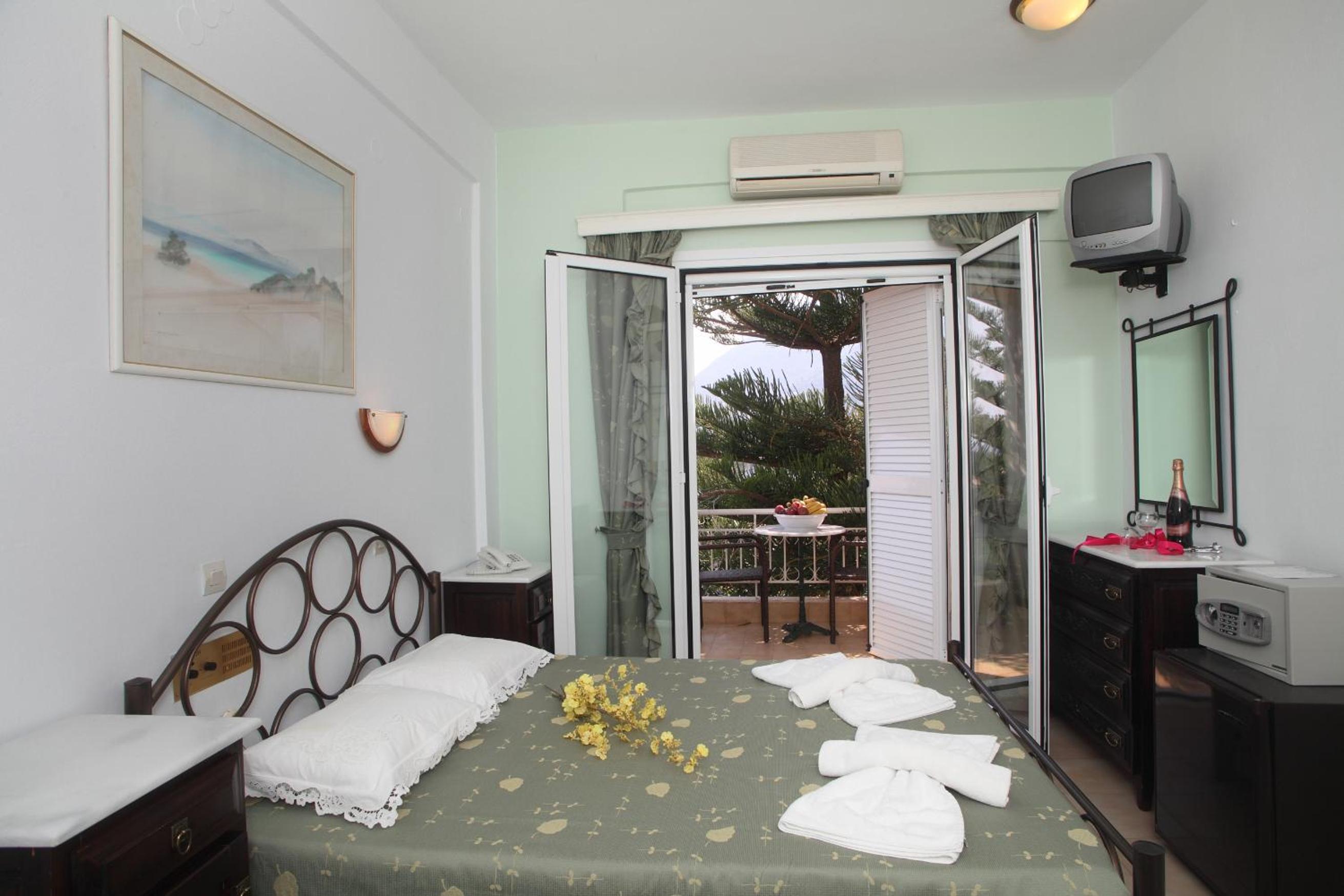 Double or Twin Room - Photo 4
