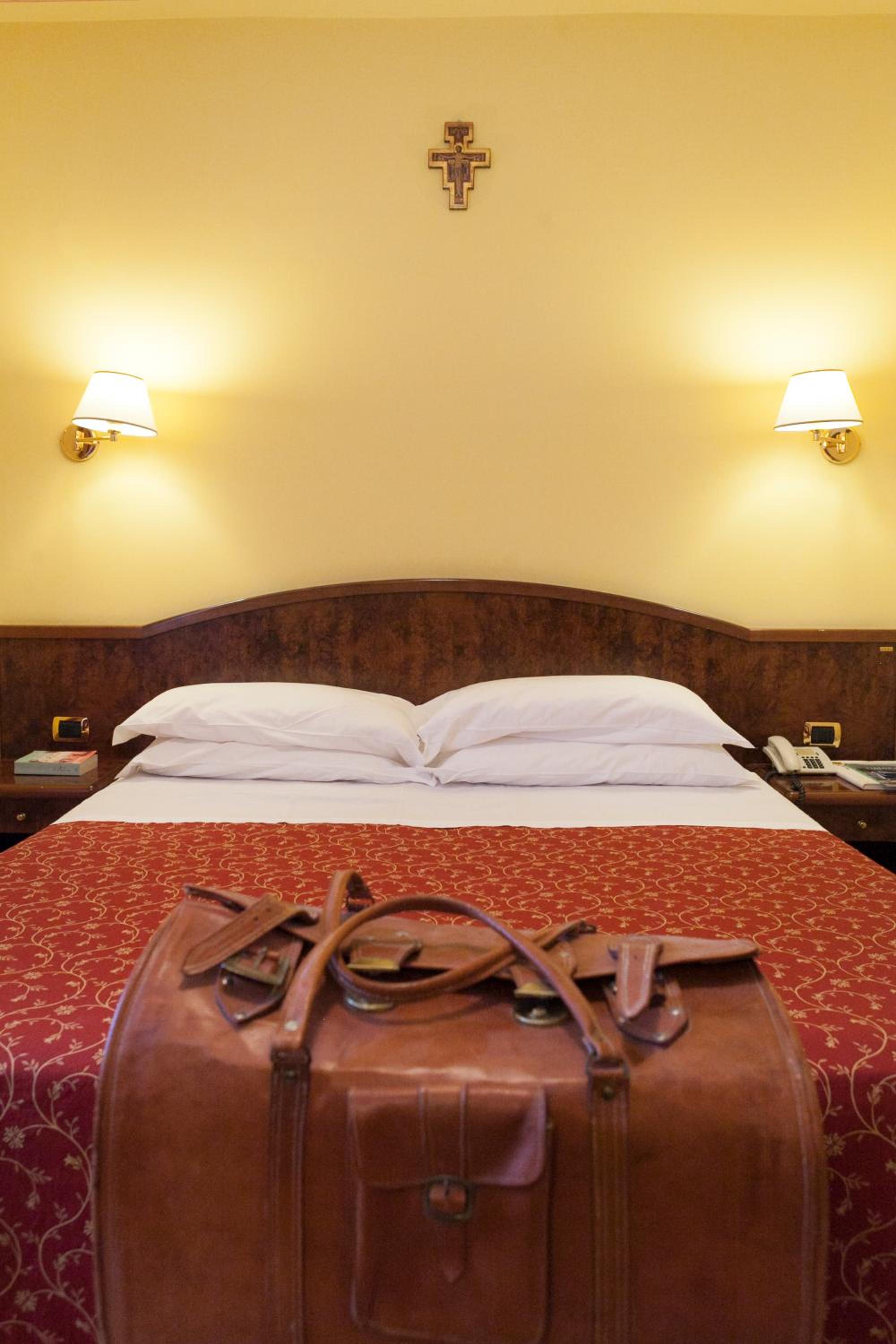 Standard Double Room - Photo 3