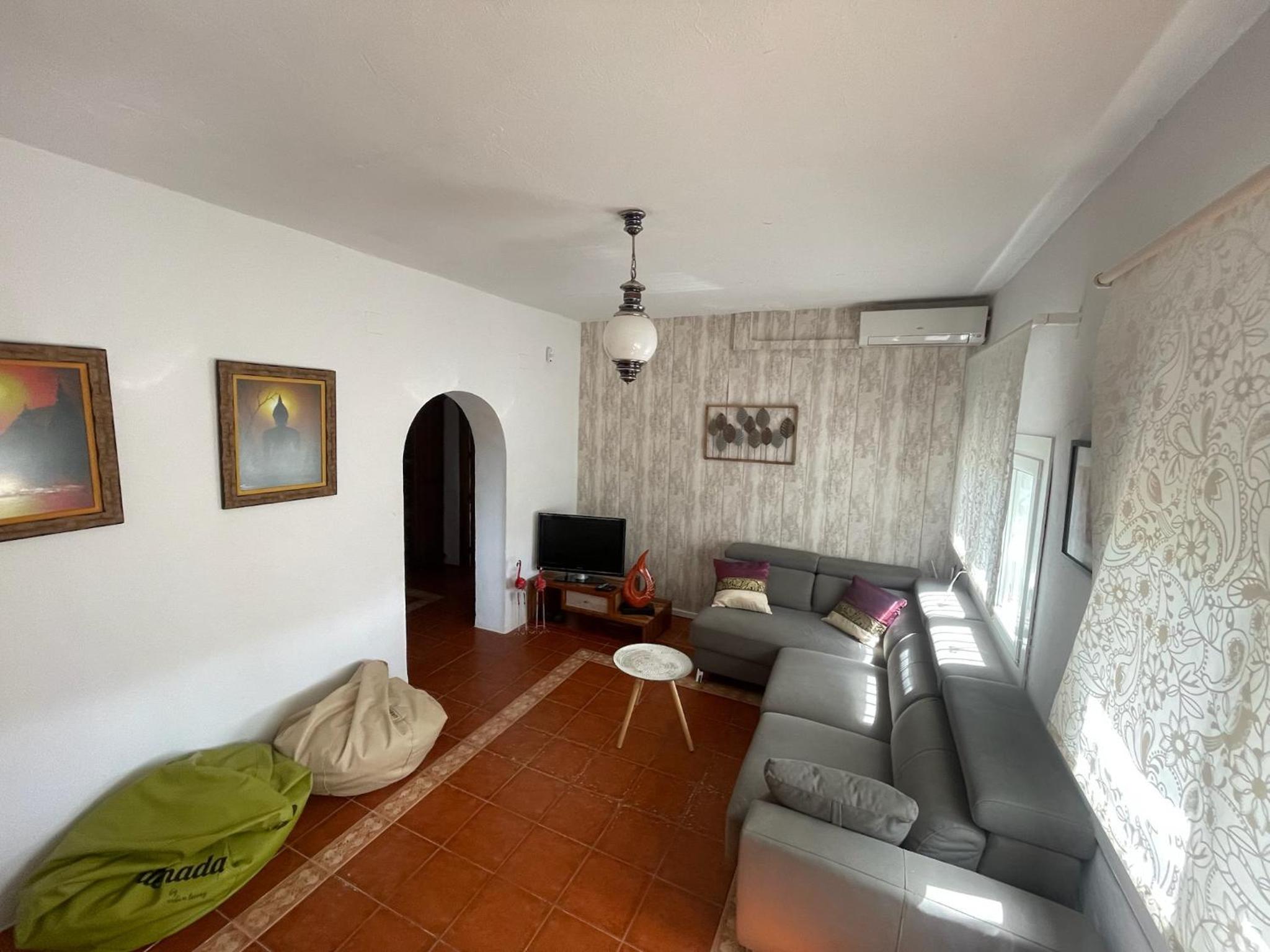 Five-Bedroom House photo 2