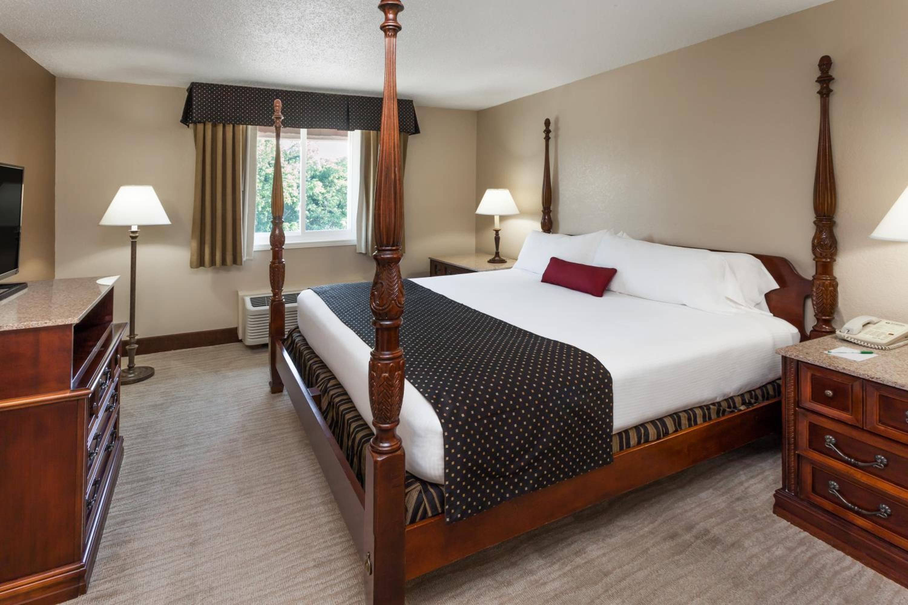 King Suite - Photo 5