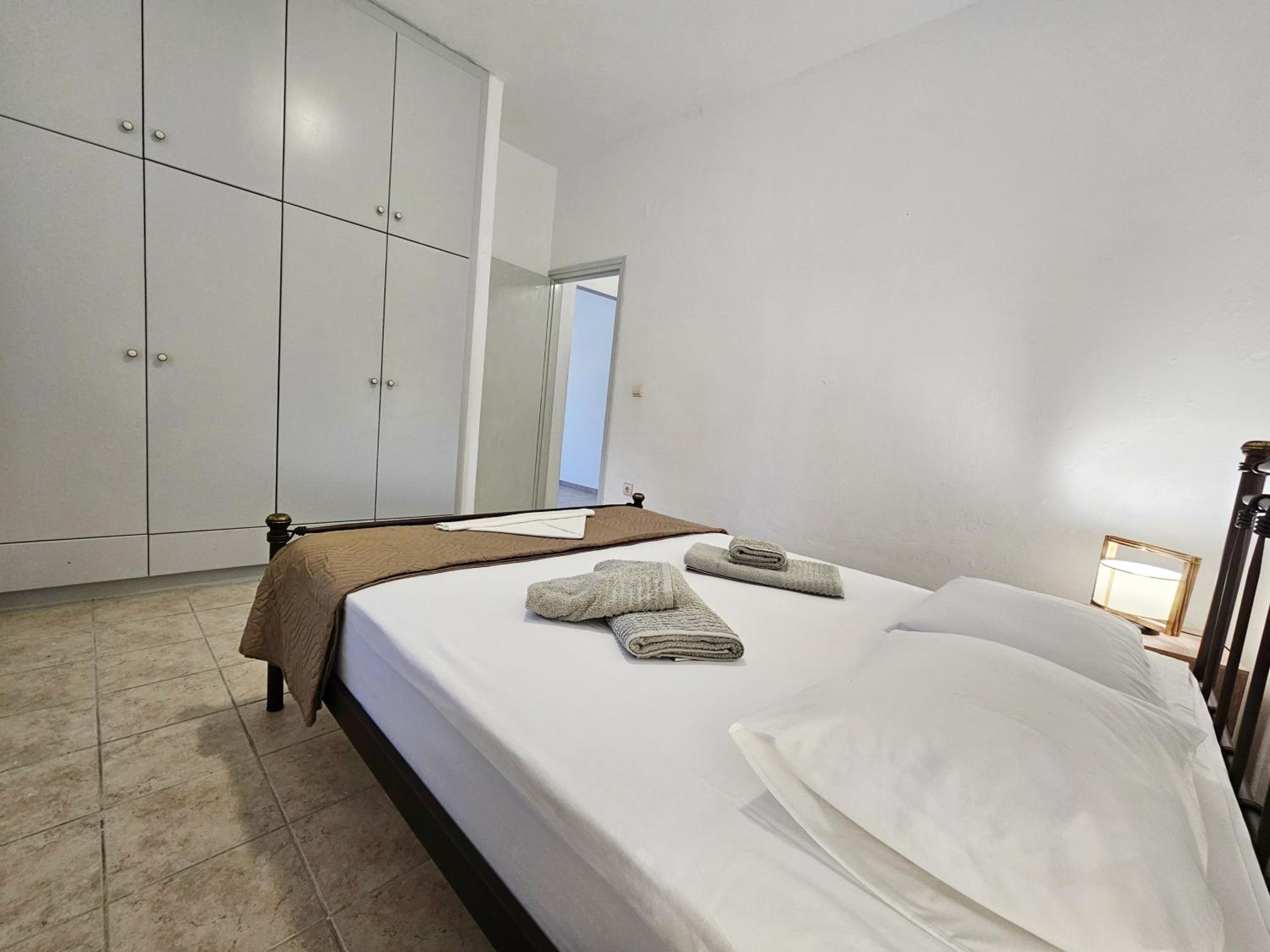 One-Bedroom House photo 1