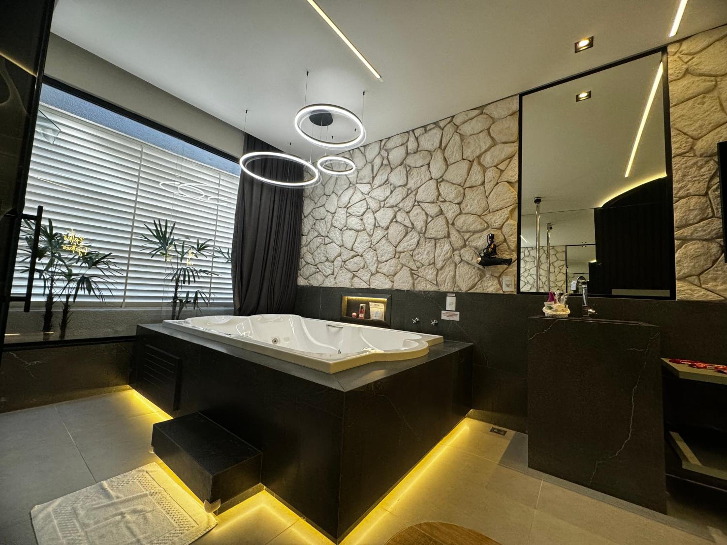 Superior King Suite photo 3