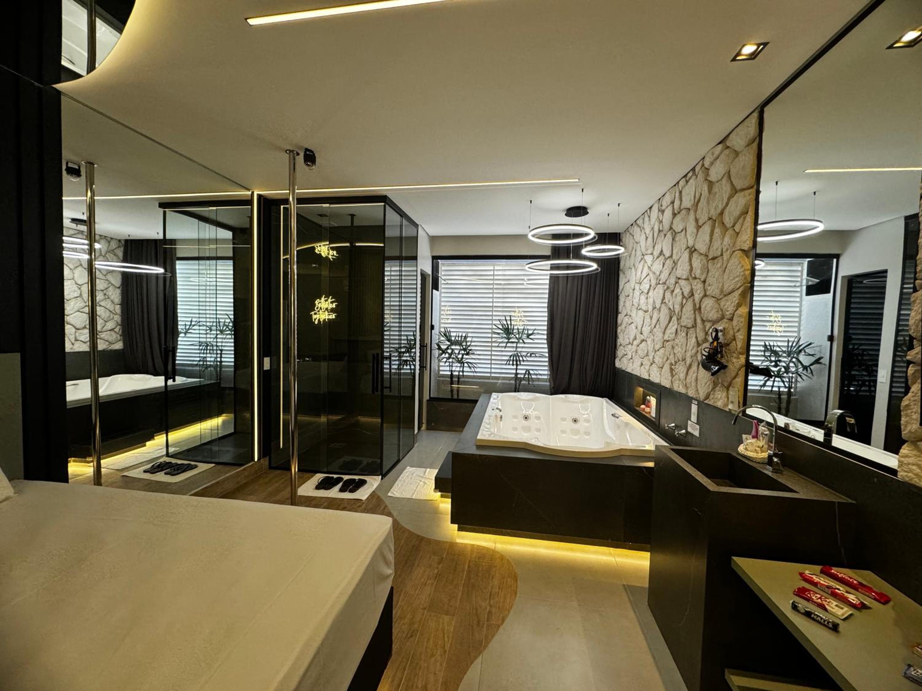 Superior King Suite photo 1