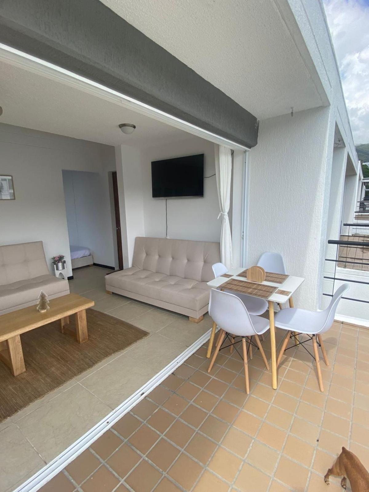 Apartment with Pool View