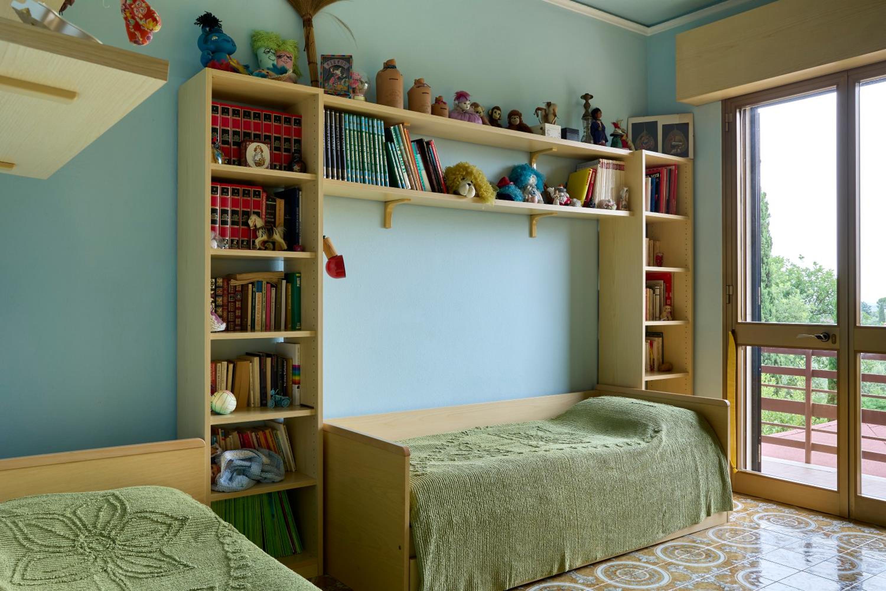 Three-Bedroom Apartment with Balcony photo 2