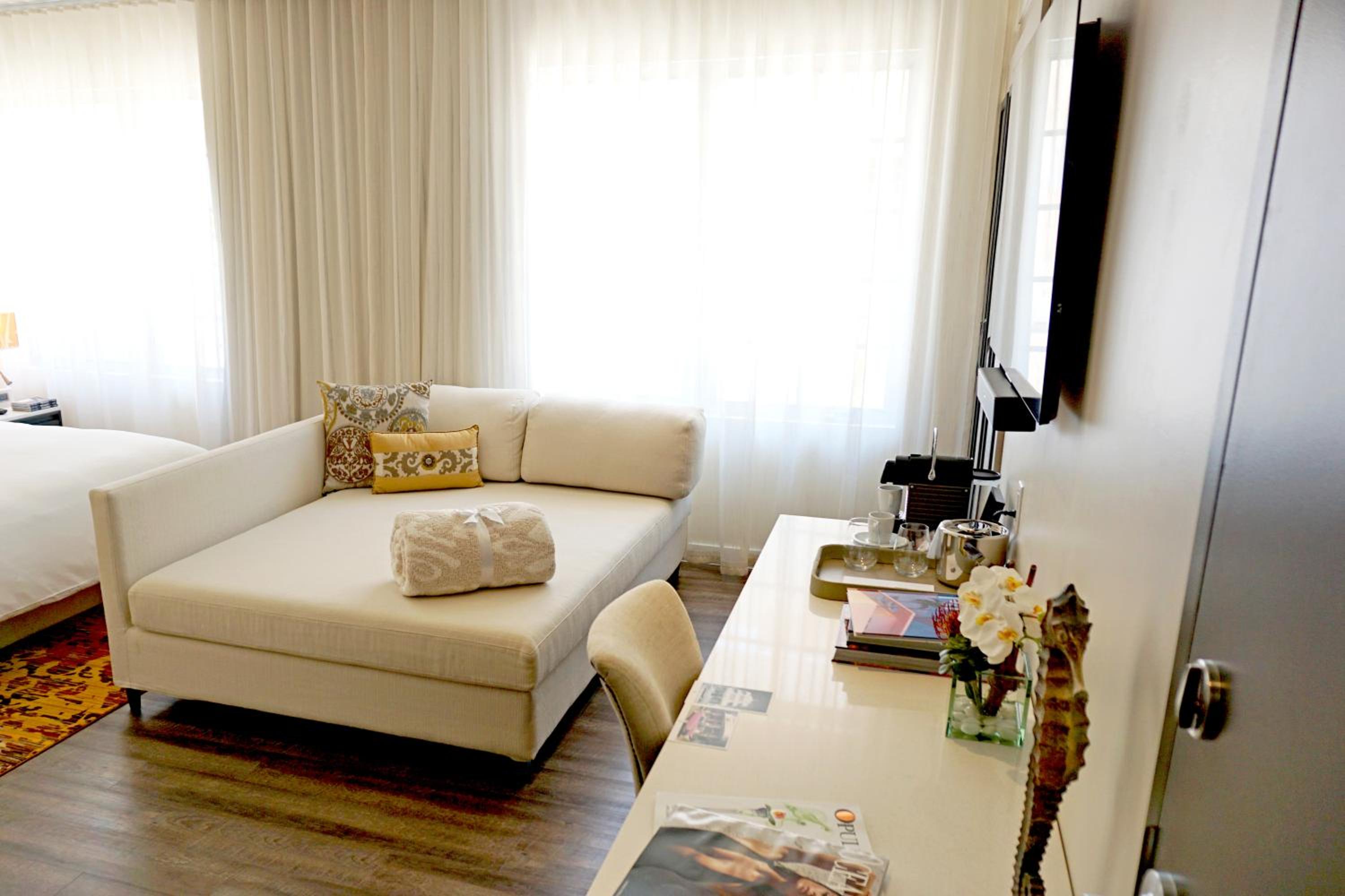 Deluxe Suite - Photo 22