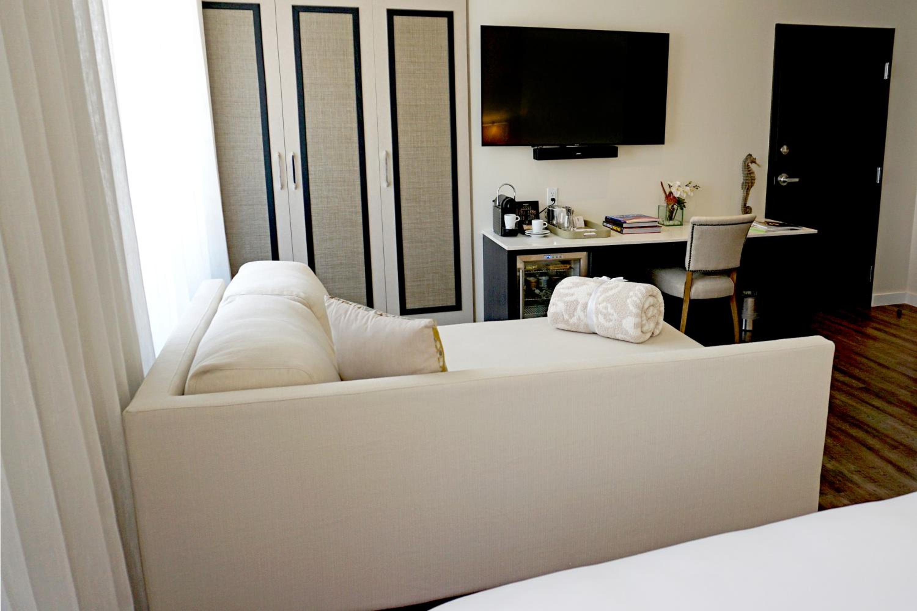 Deluxe Suite - Photo 2
