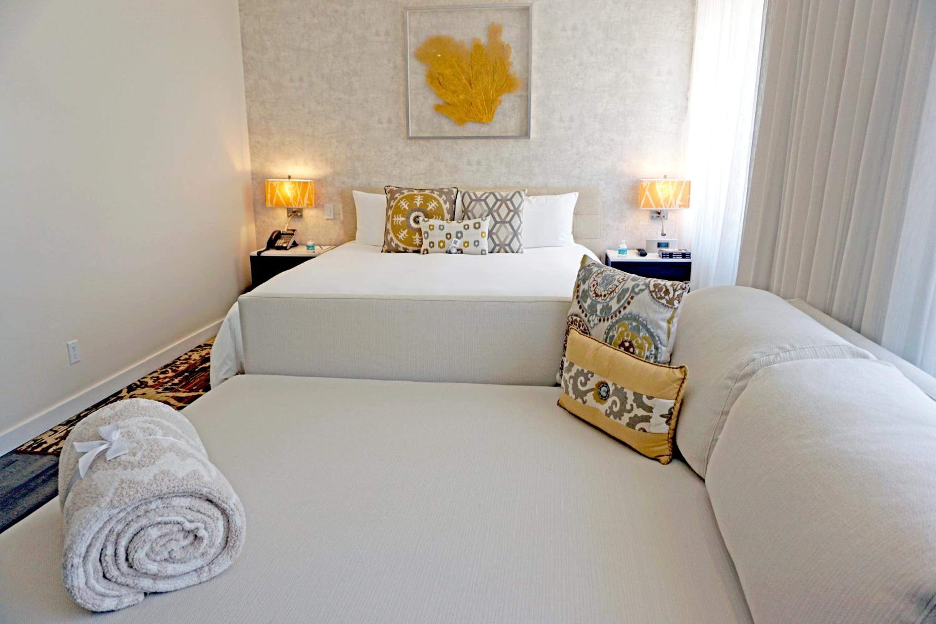 Deluxe Suite - Photo 3