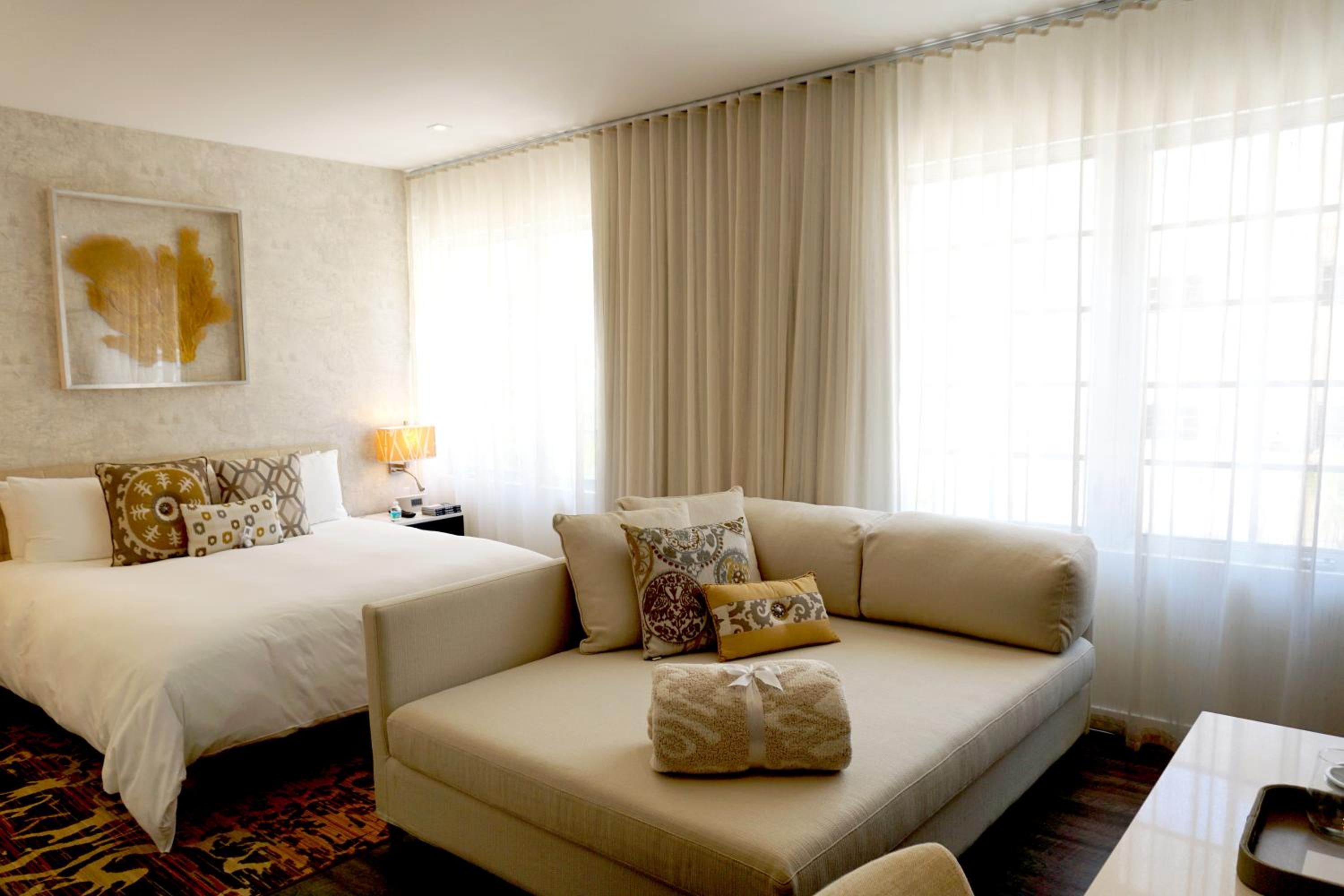 Deluxe Suite - Photo 5