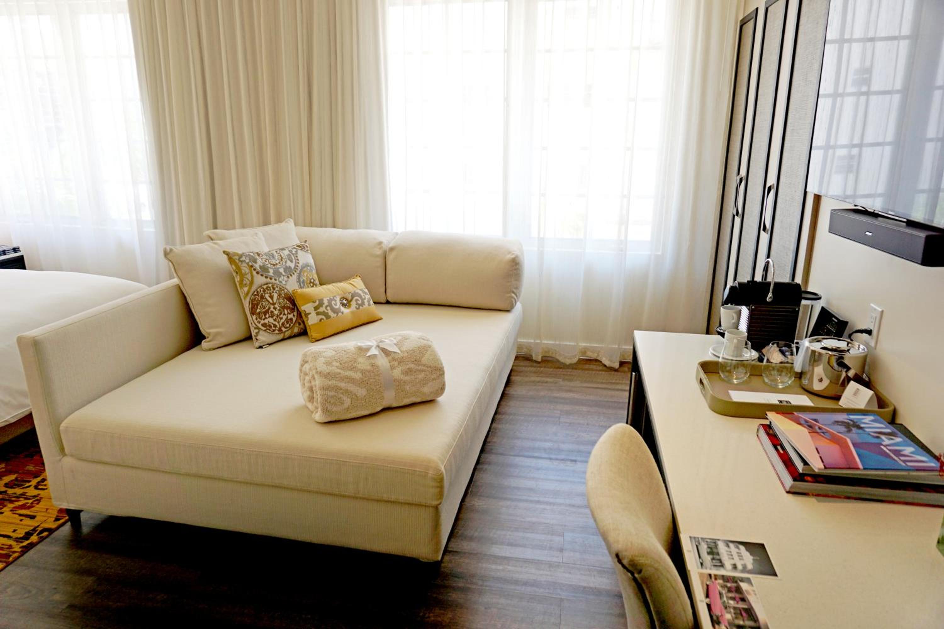 Deluxe Suite - Photo 6
