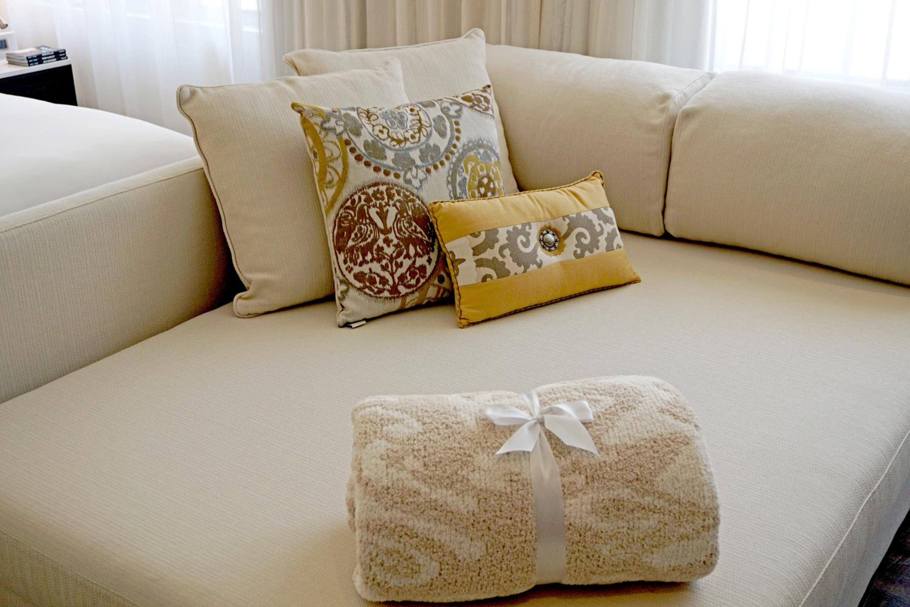 Deluxe Suite - Photo 7