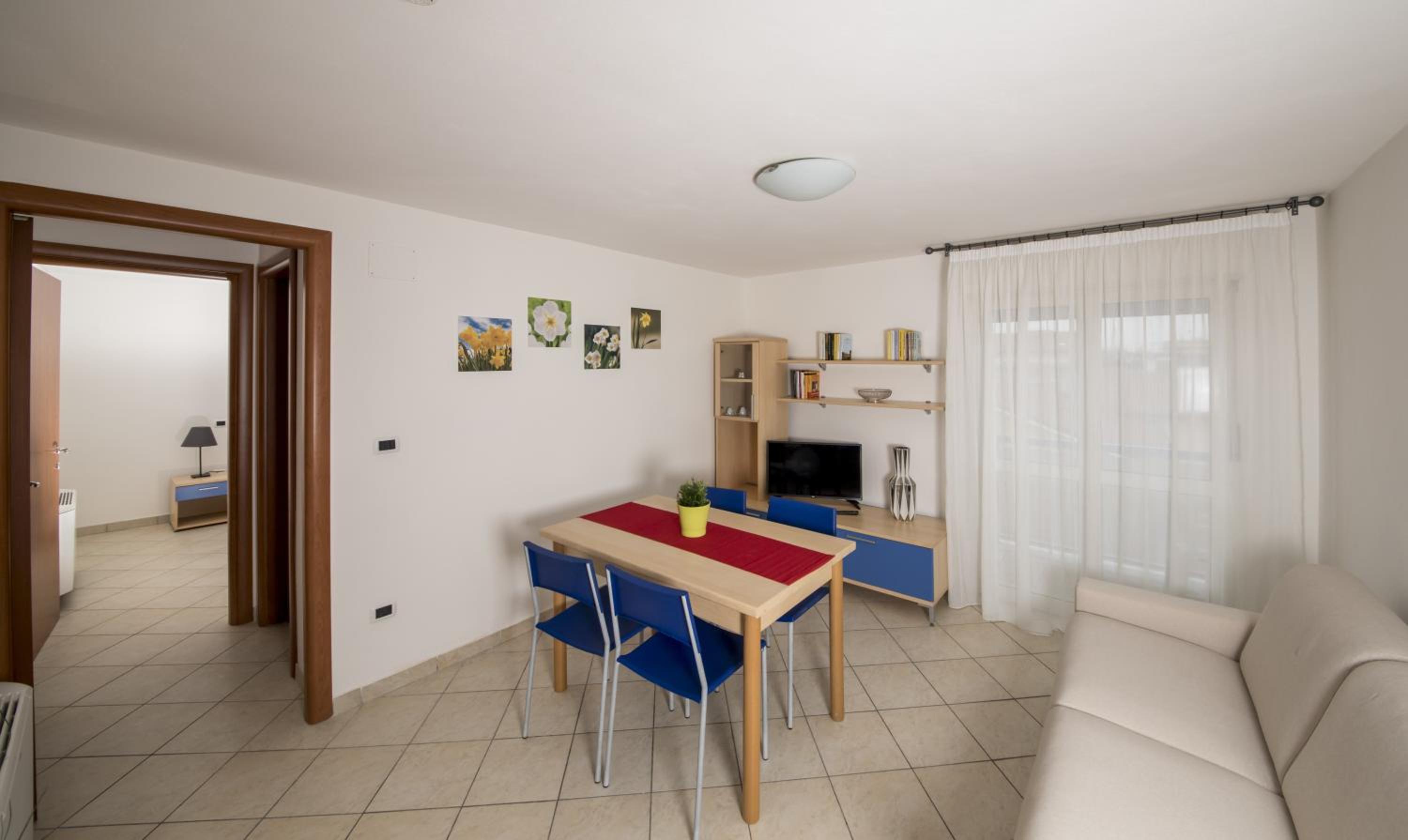 Superior One-Bedroom Apartment (5 Adults)