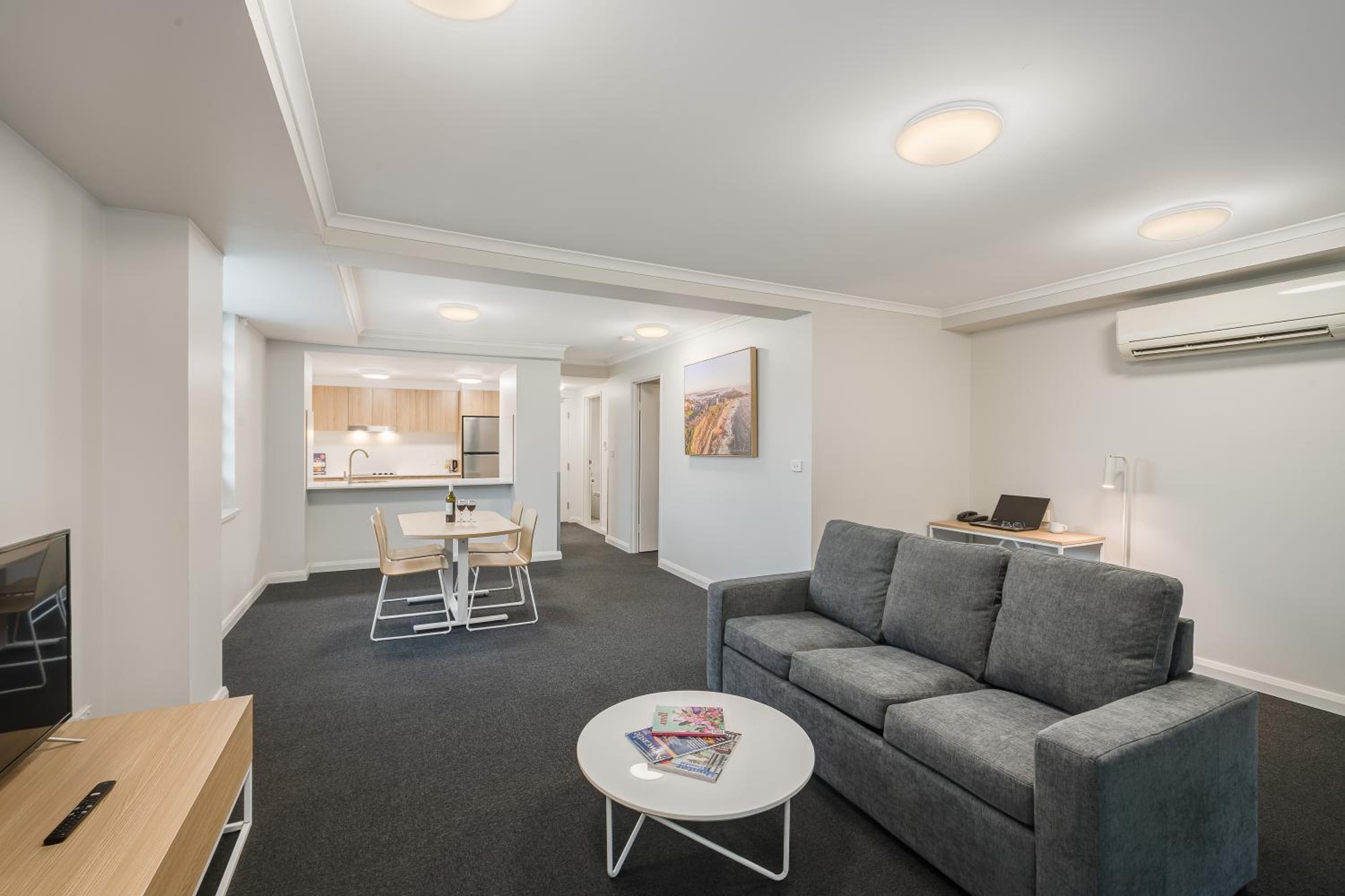 Three-Bedroom Deluxe Apartment photo 3