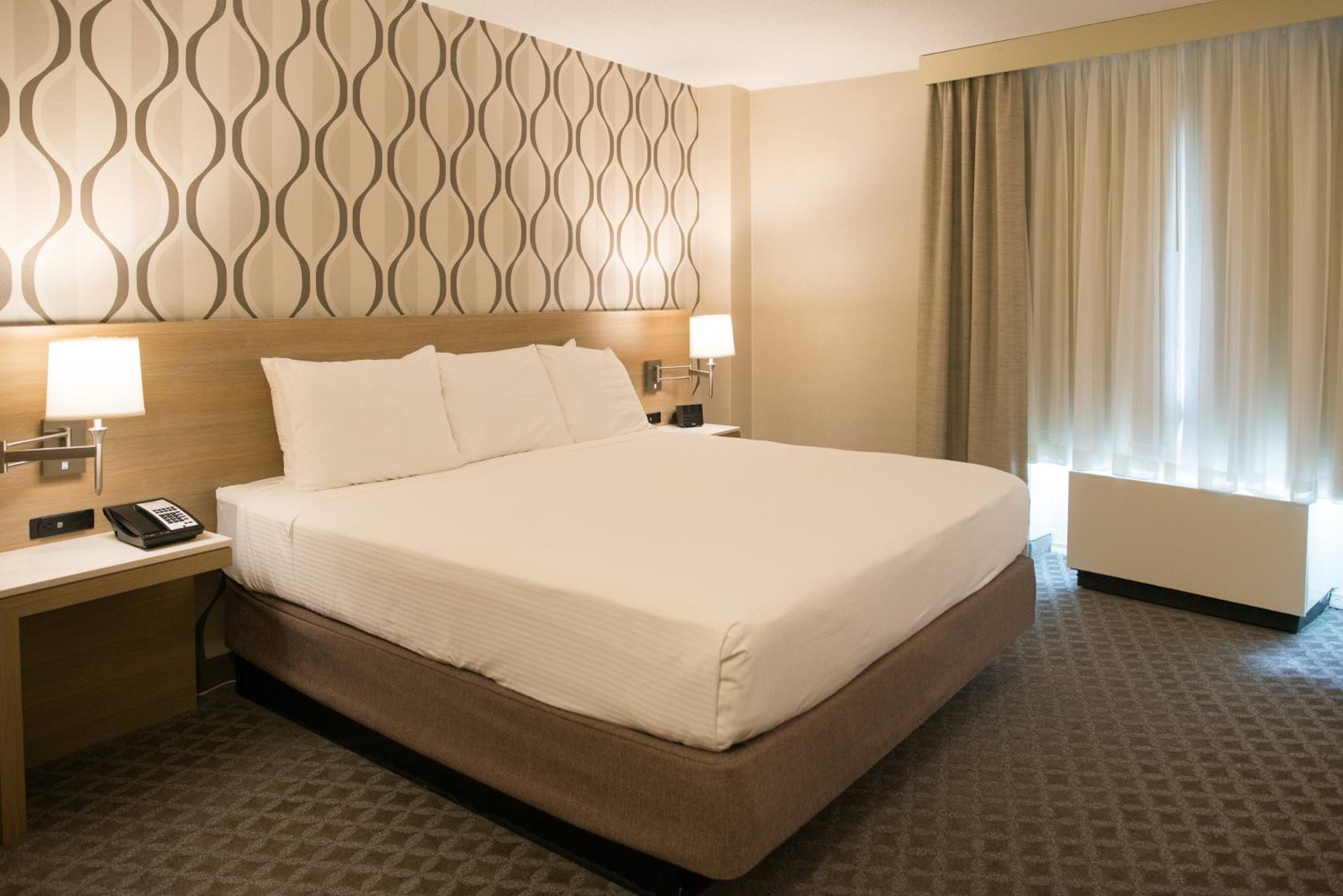 Premium King Room with Lake View photo 2