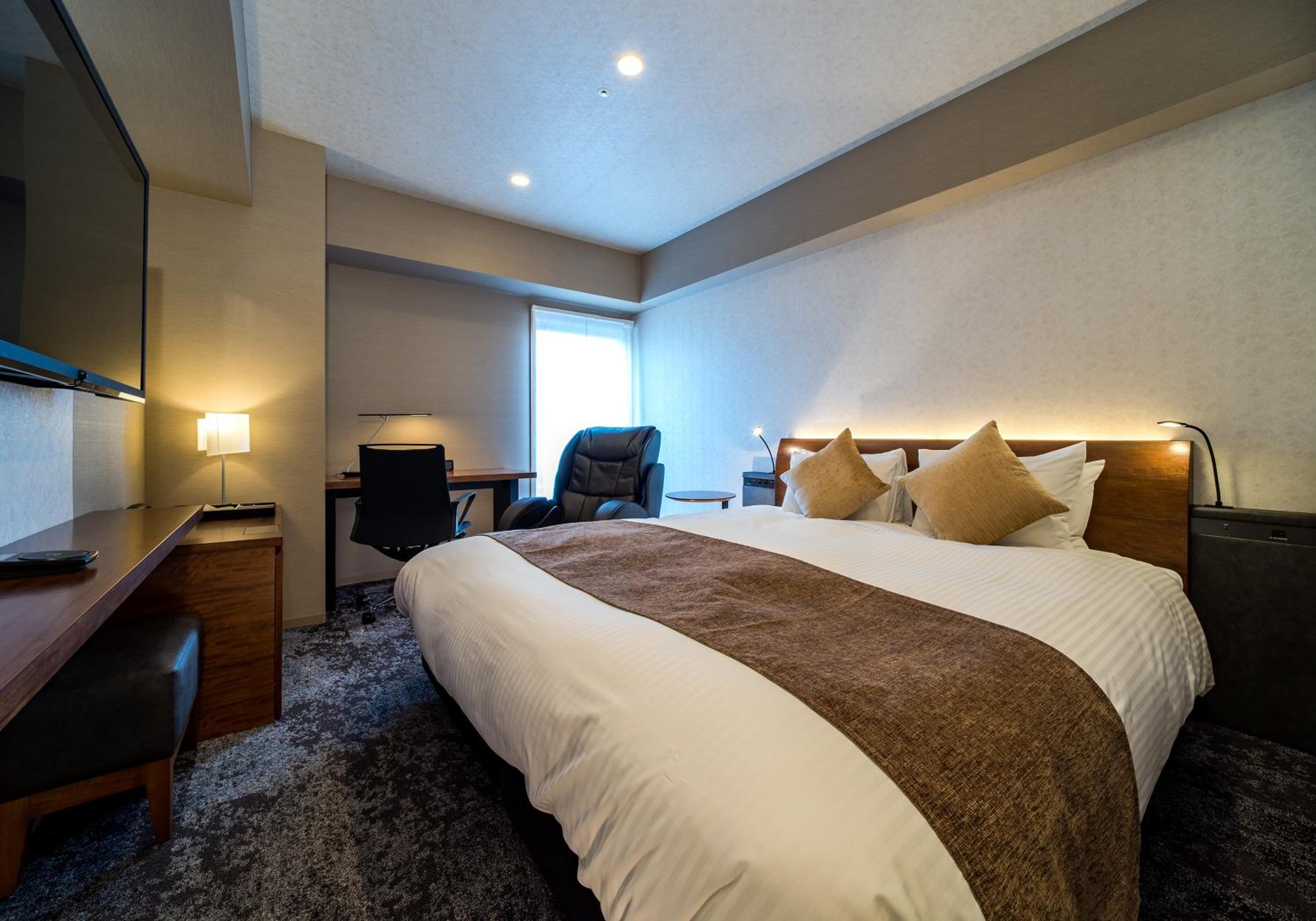 Deluxe King Room - Non-Smoking photo 1