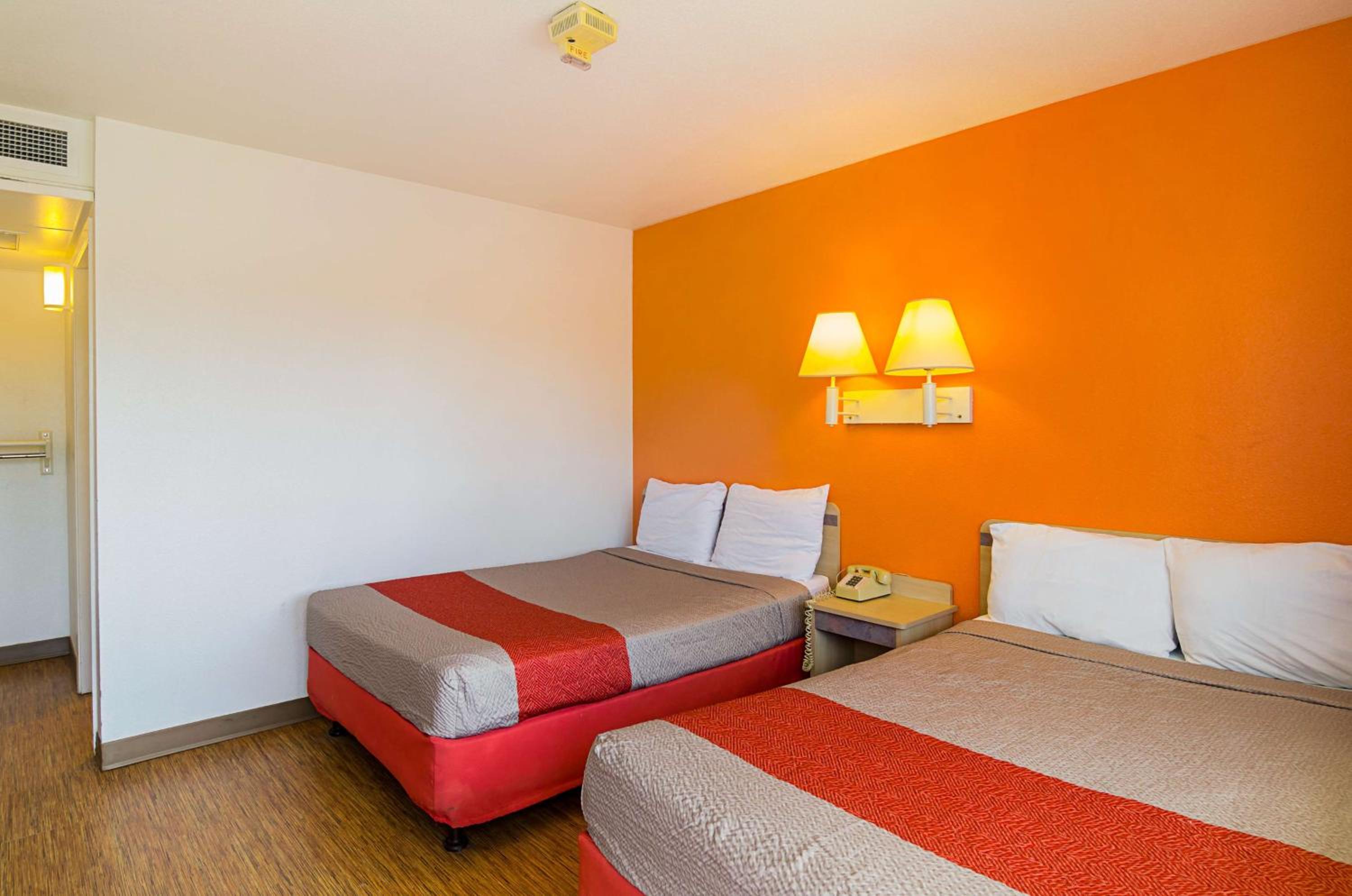 Quadruple Room - Disability Access - Non-Smoking photo 2