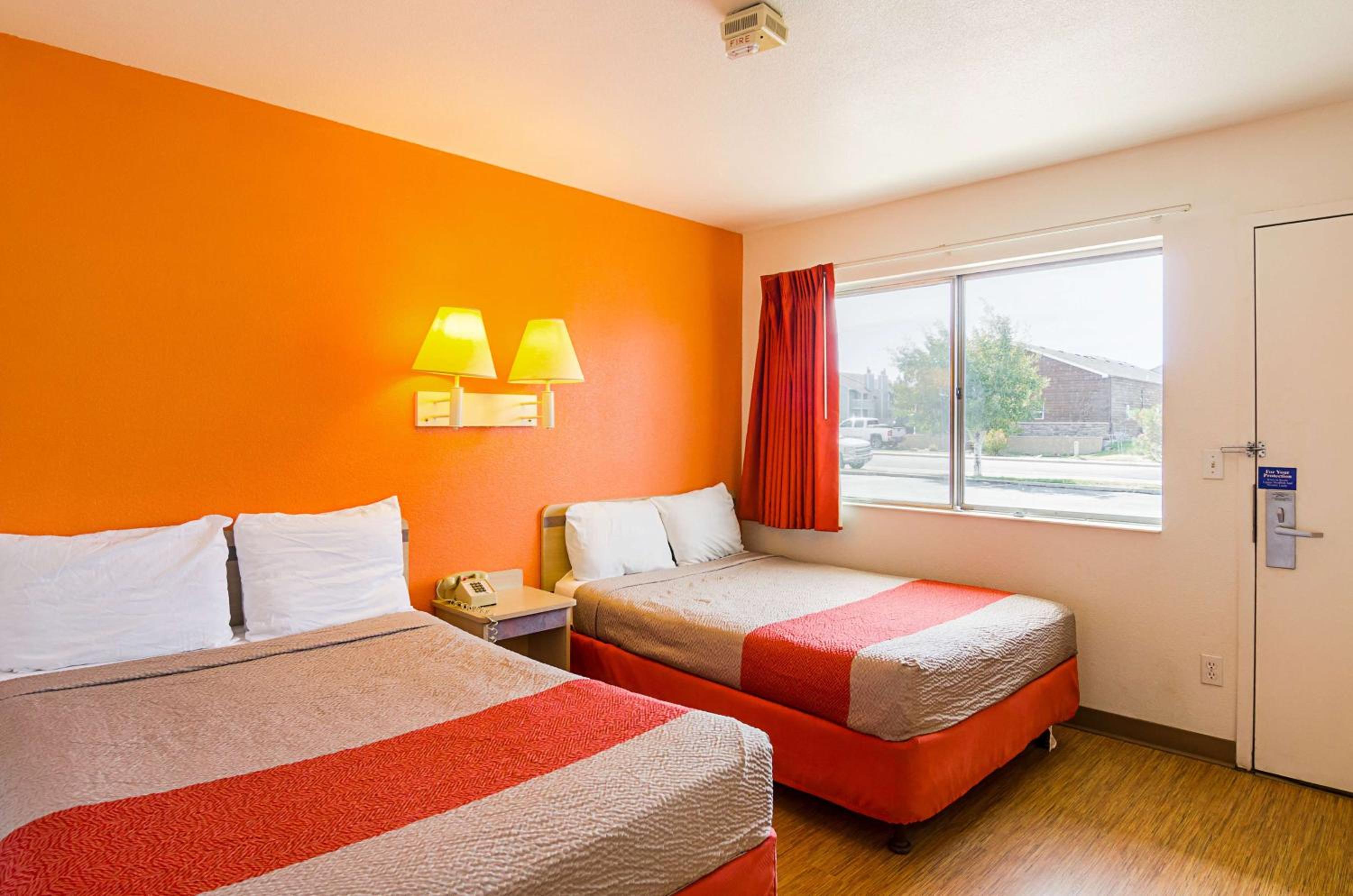 Quadruple Room - Disability Access - Non-Smoking photo 3