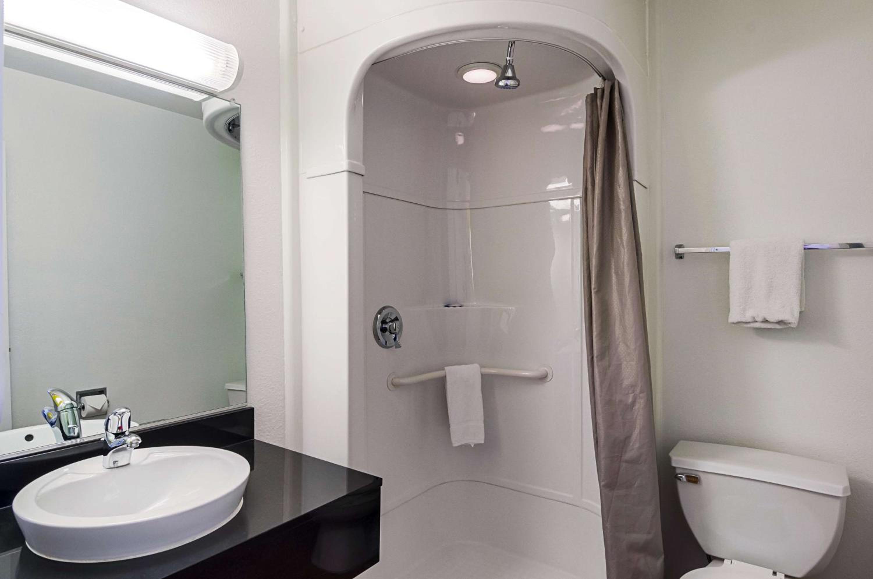 Deluxe Quadruple Room - Smoking photo 1