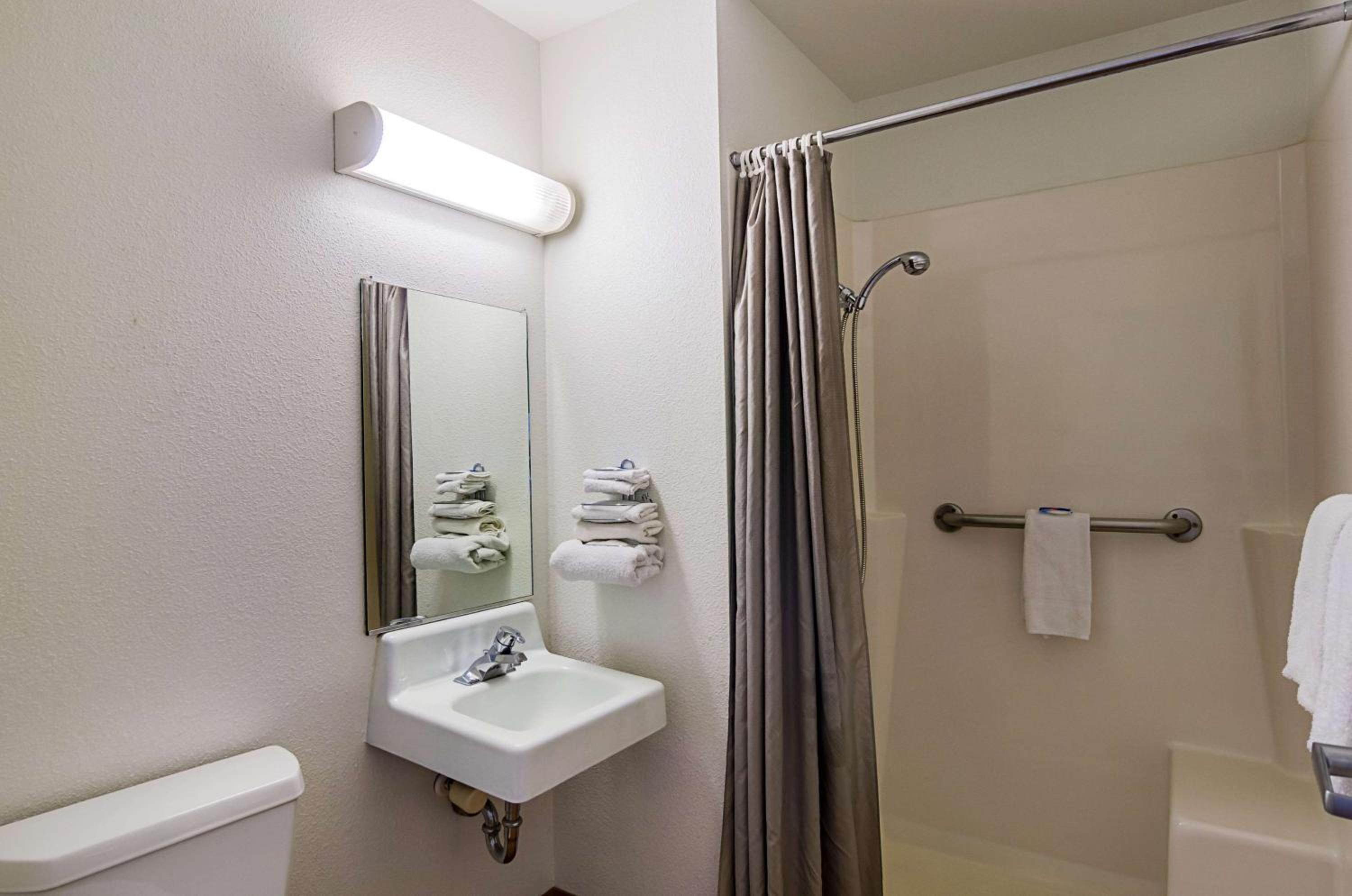 Deluxe Quadruple Room - Smoking photo 2